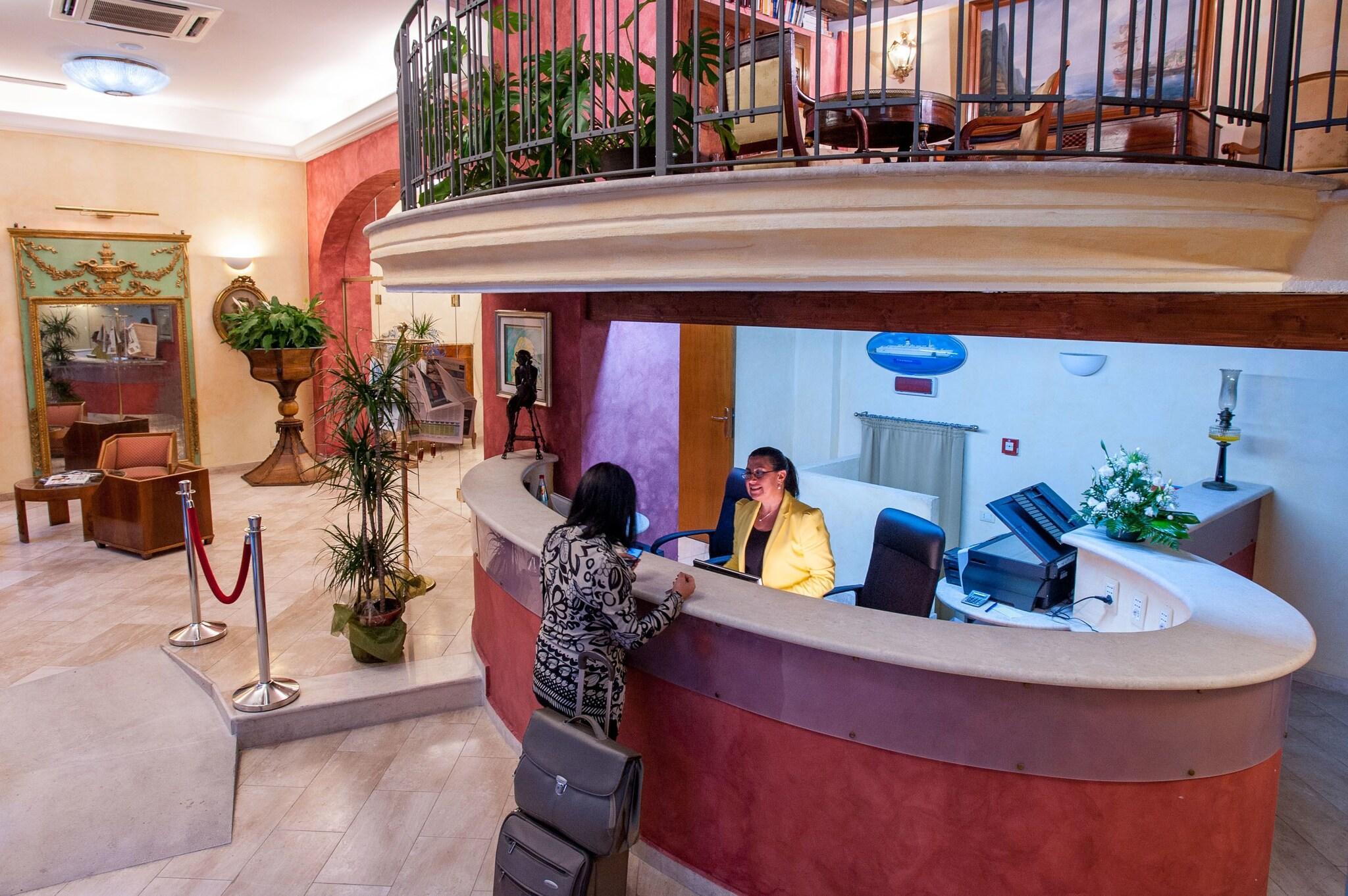 Vista Lobby Hotel Flora