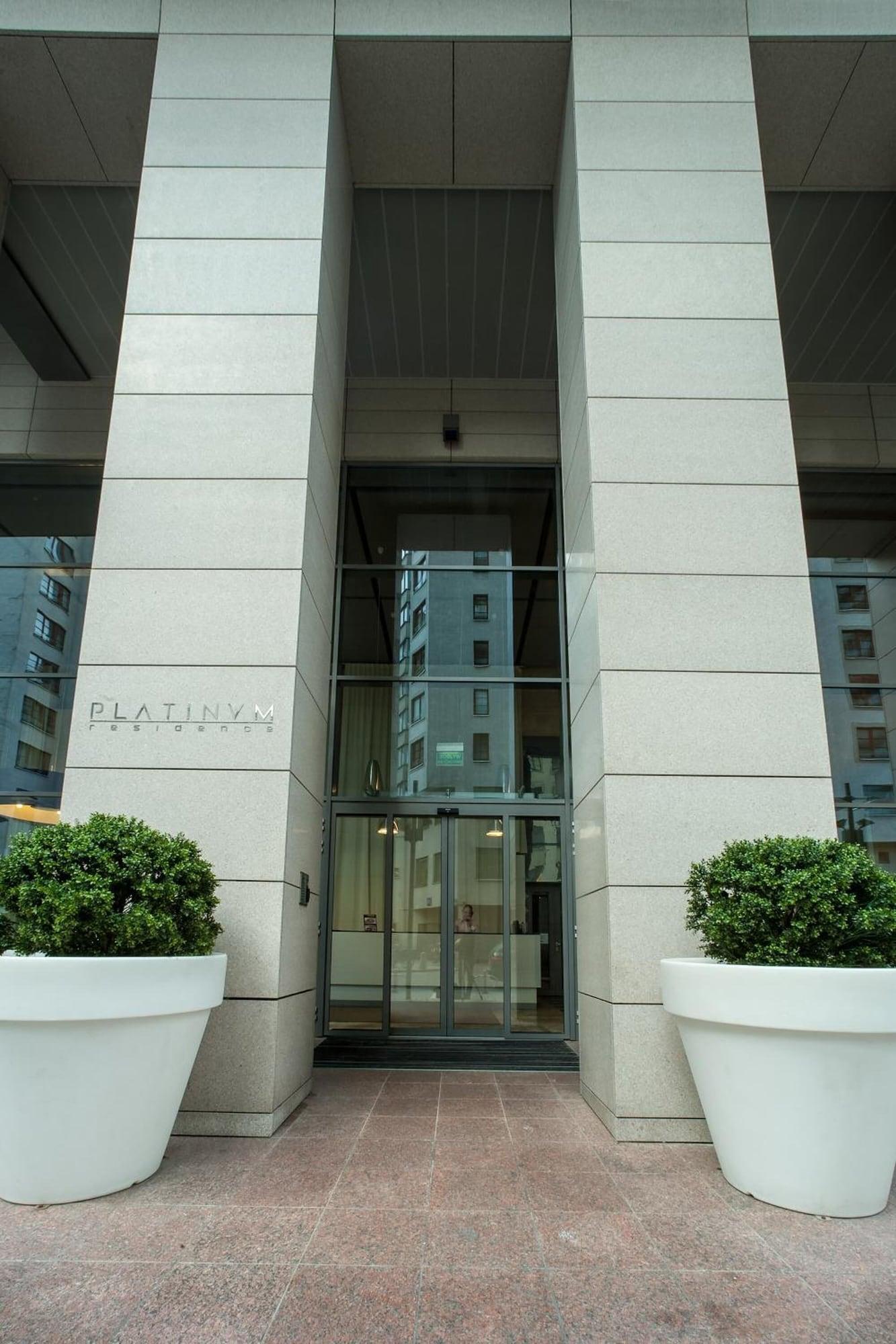 Vista Exterior Platinum Towers E-Apartments