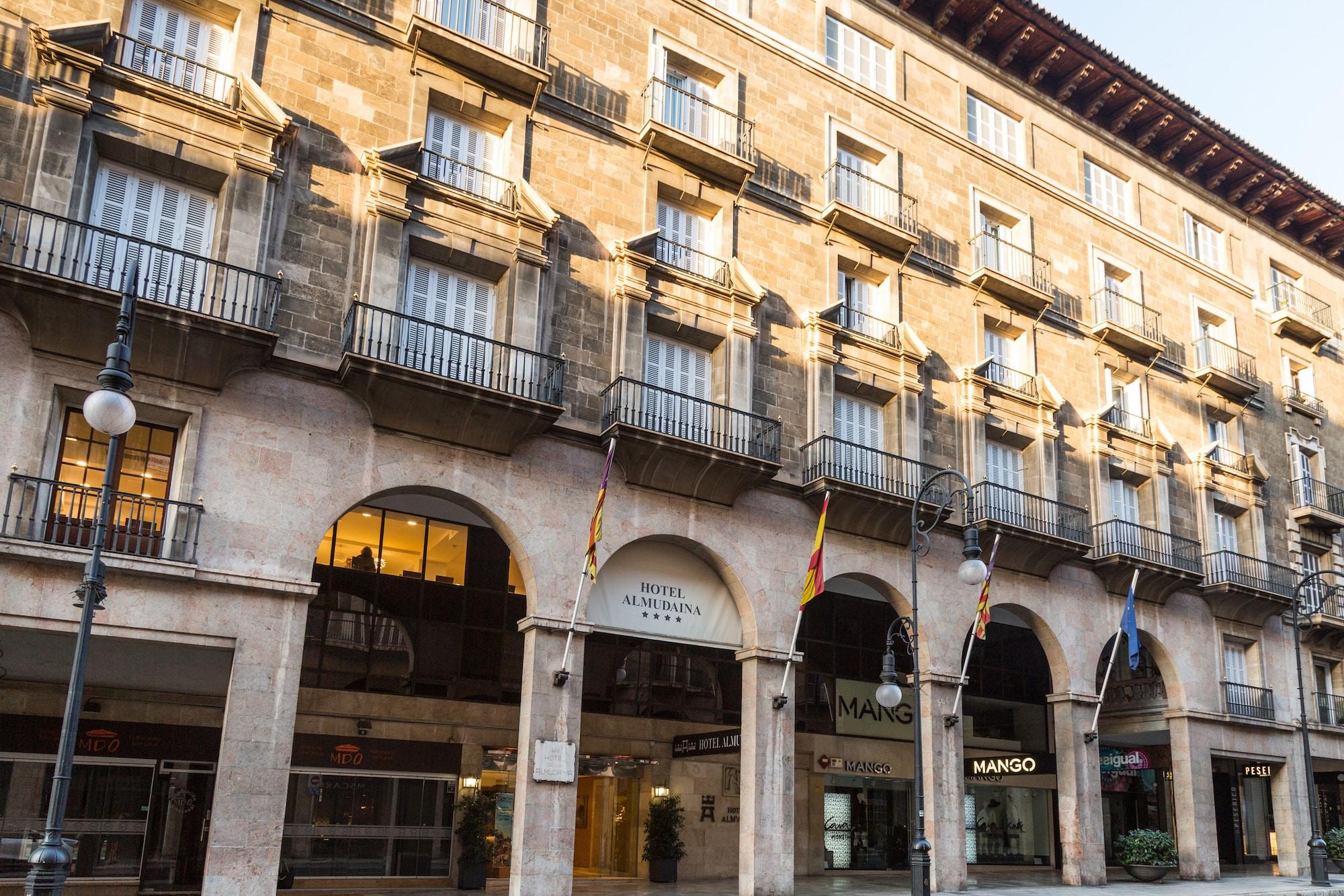 Vista Exterior Hotel Almudaina