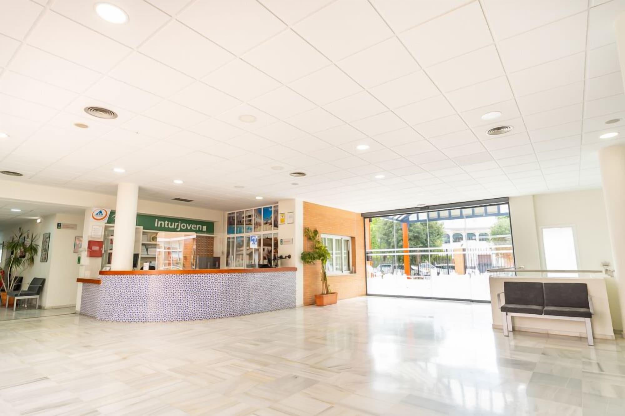 Vista Lobby Albergue Inturjoven Sevilla - Hostel