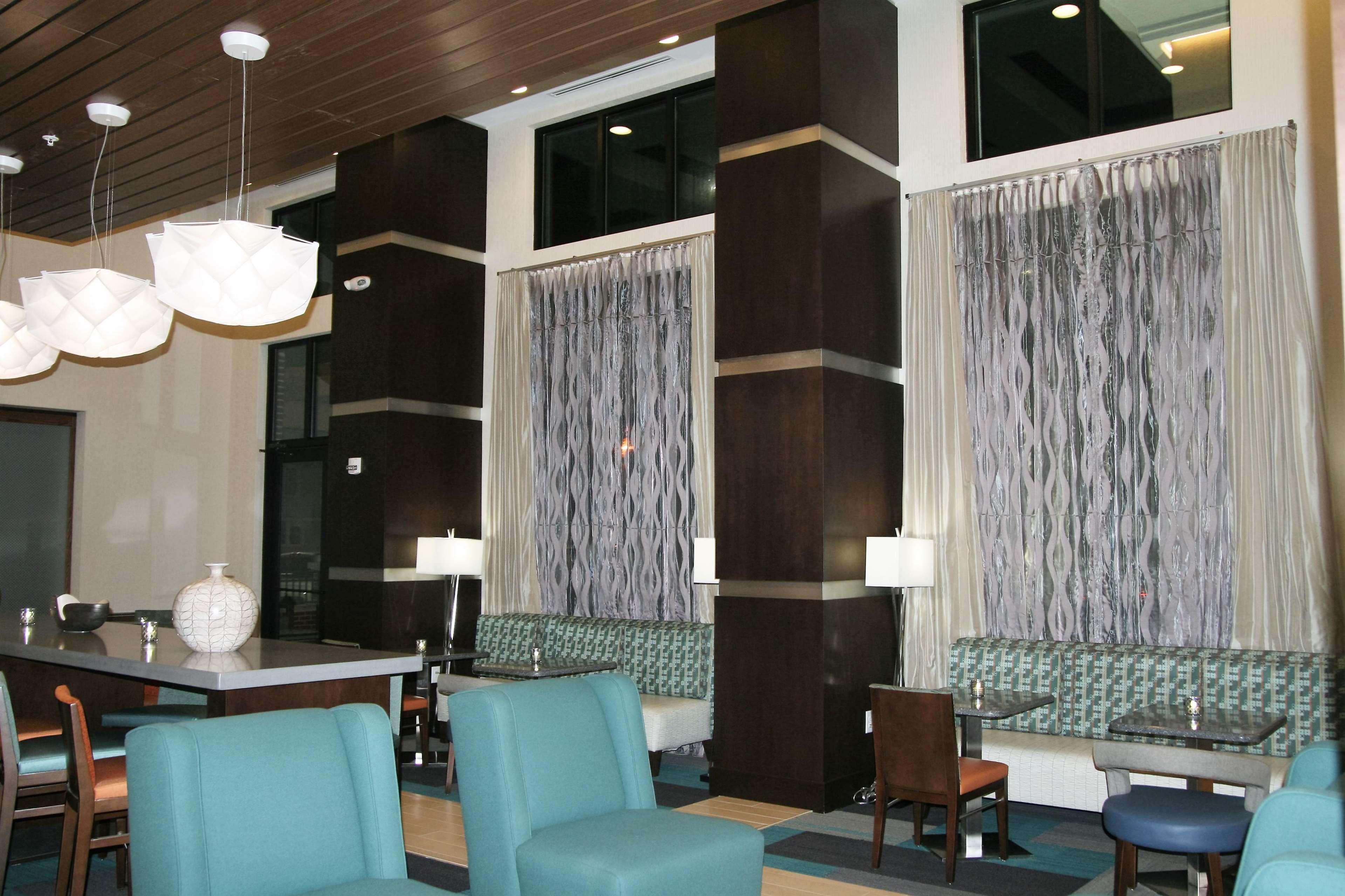 Vista Lobby Hampton Inn & Suites Rome
