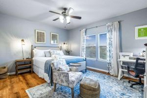 Alquiler Vacacional - Serene Views in Schertz--luxury 5BR retreat w/ private pool, trails & game room.