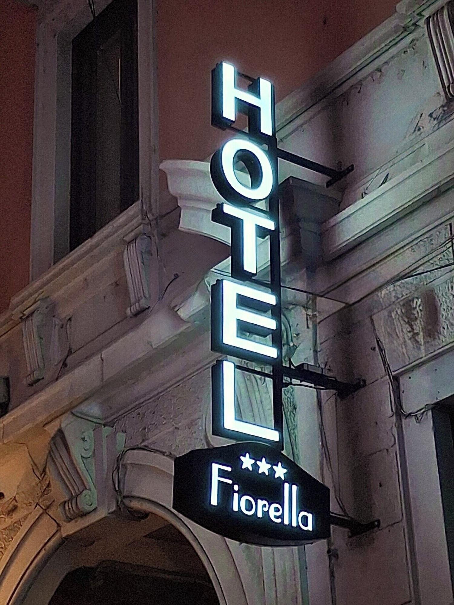 Vista Exterior Hotel Fiorella Milano