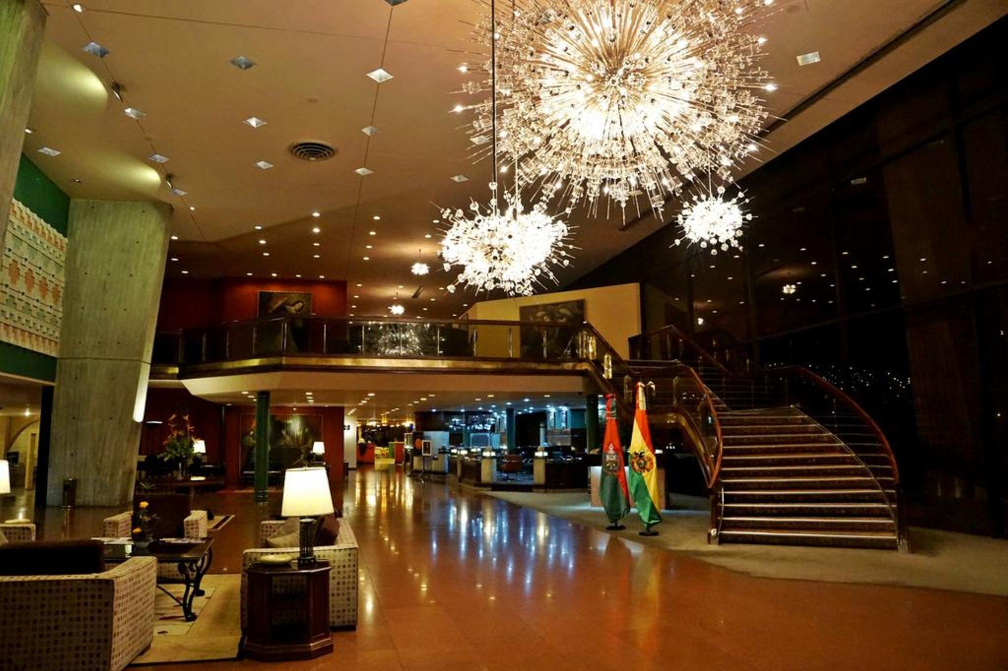 Vista Lobby Real Plaza Hotel & Convention Center