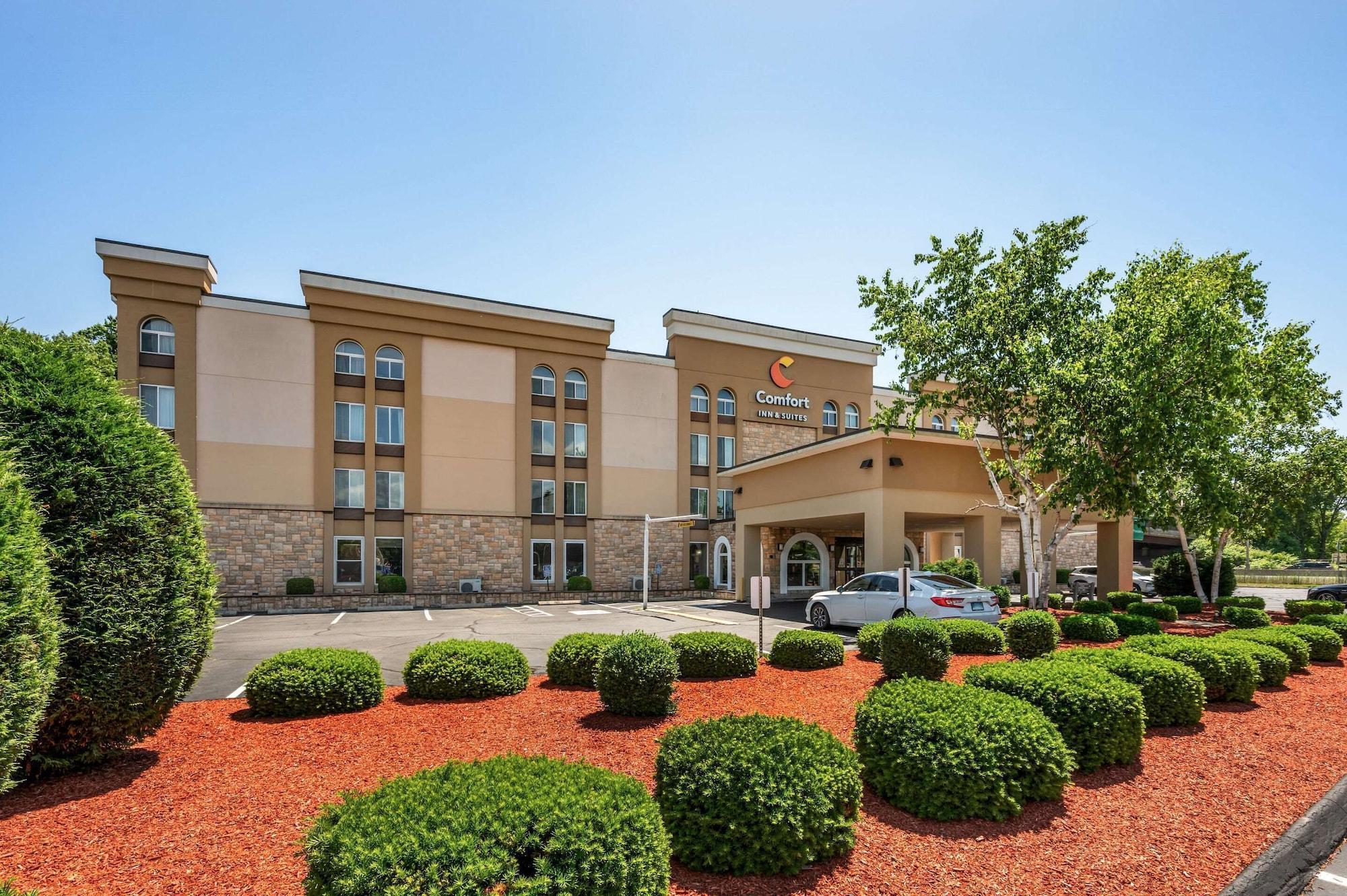 Vista Exterior Comfort Inn & Suites East Hartford - Hartford