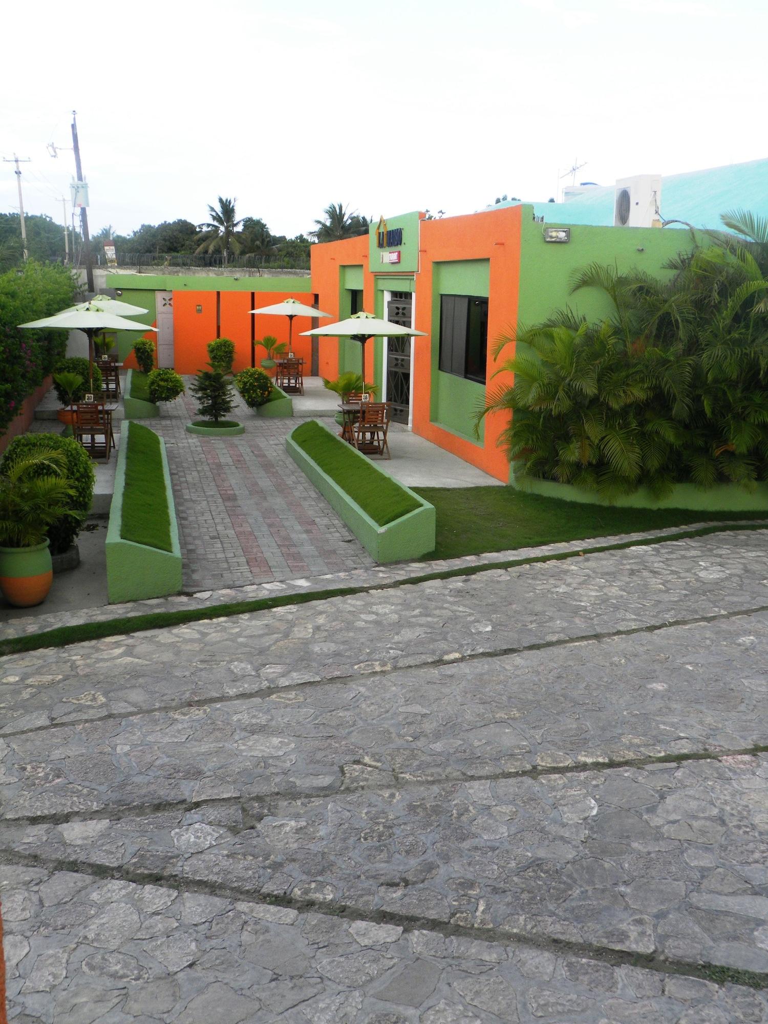 Vista Exterior La Maison Hotel