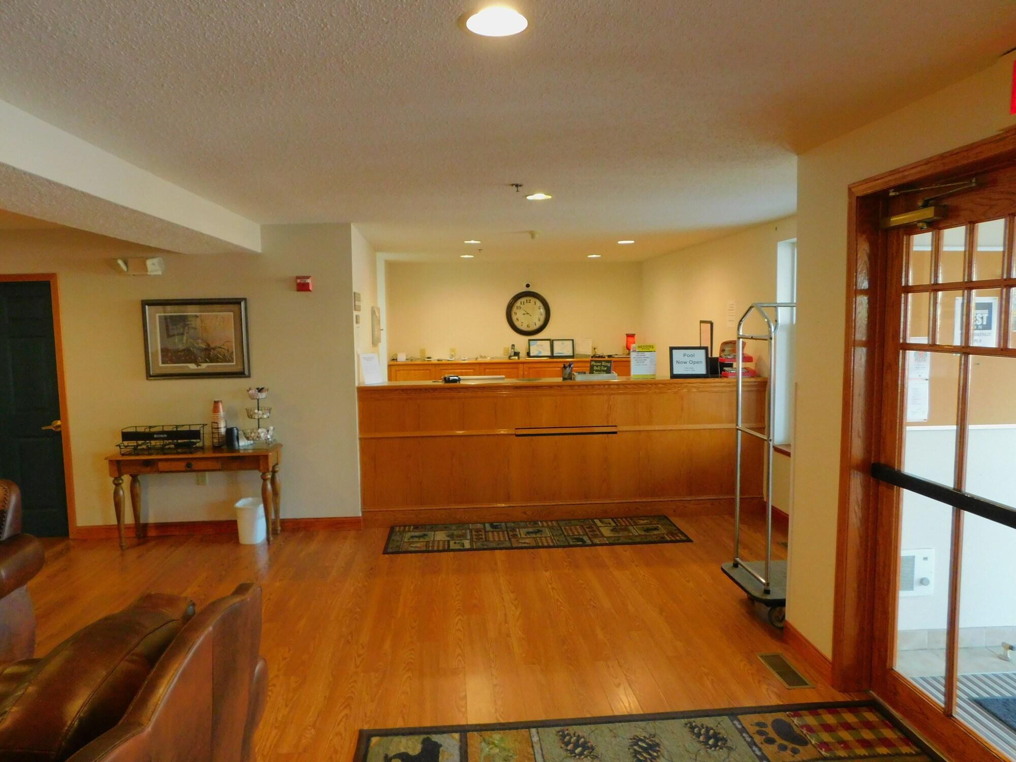 Vista Lobby Northwoods Best Inn -Turtle Lake
