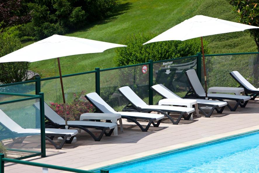 Vista Piscina Logis Hotel Du Lac