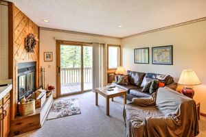 Alquiler Vacacional - Condo on First Green w/ Deck at Schuss Mountain!