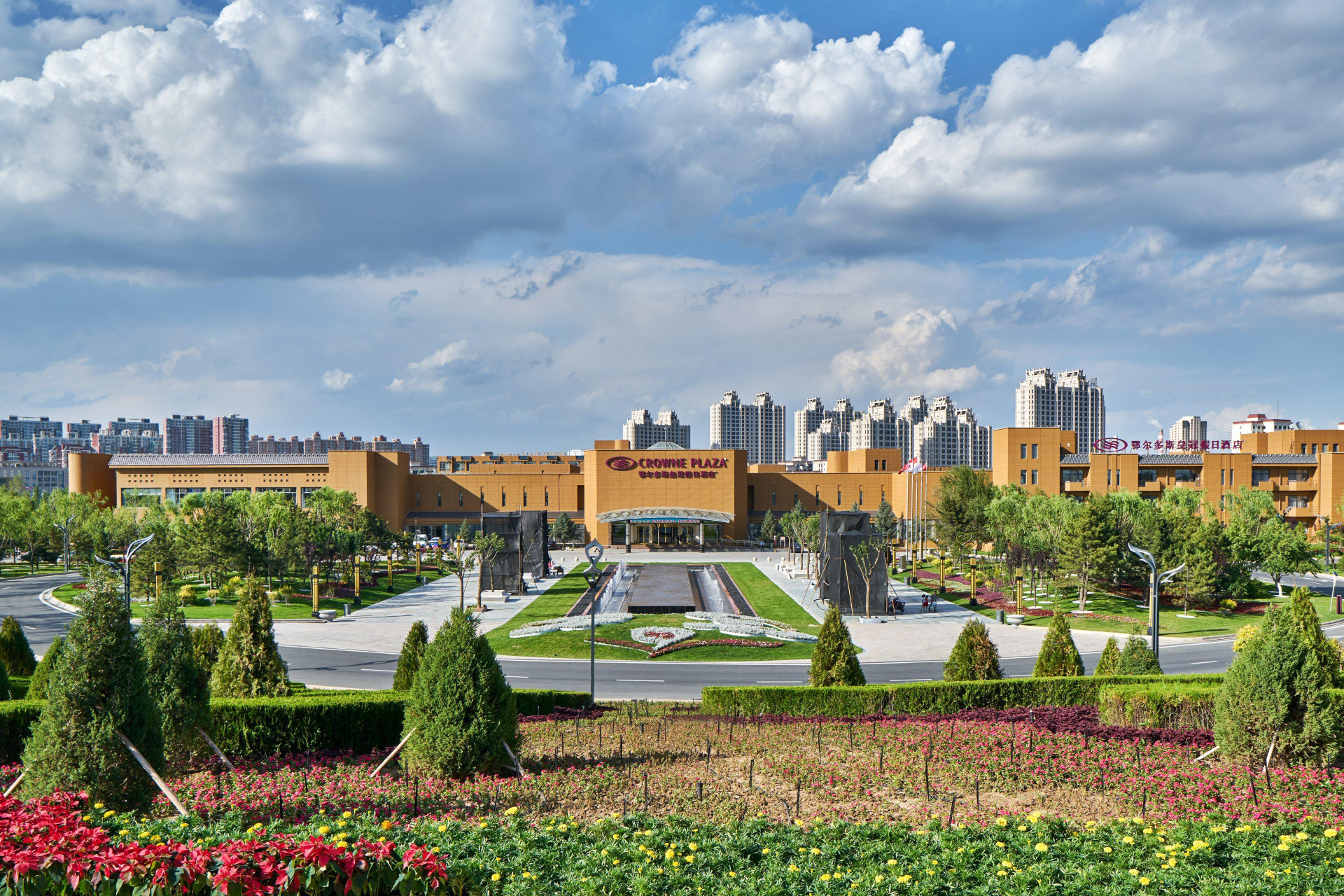 Vista Exterior Crowne Plaza Ordos