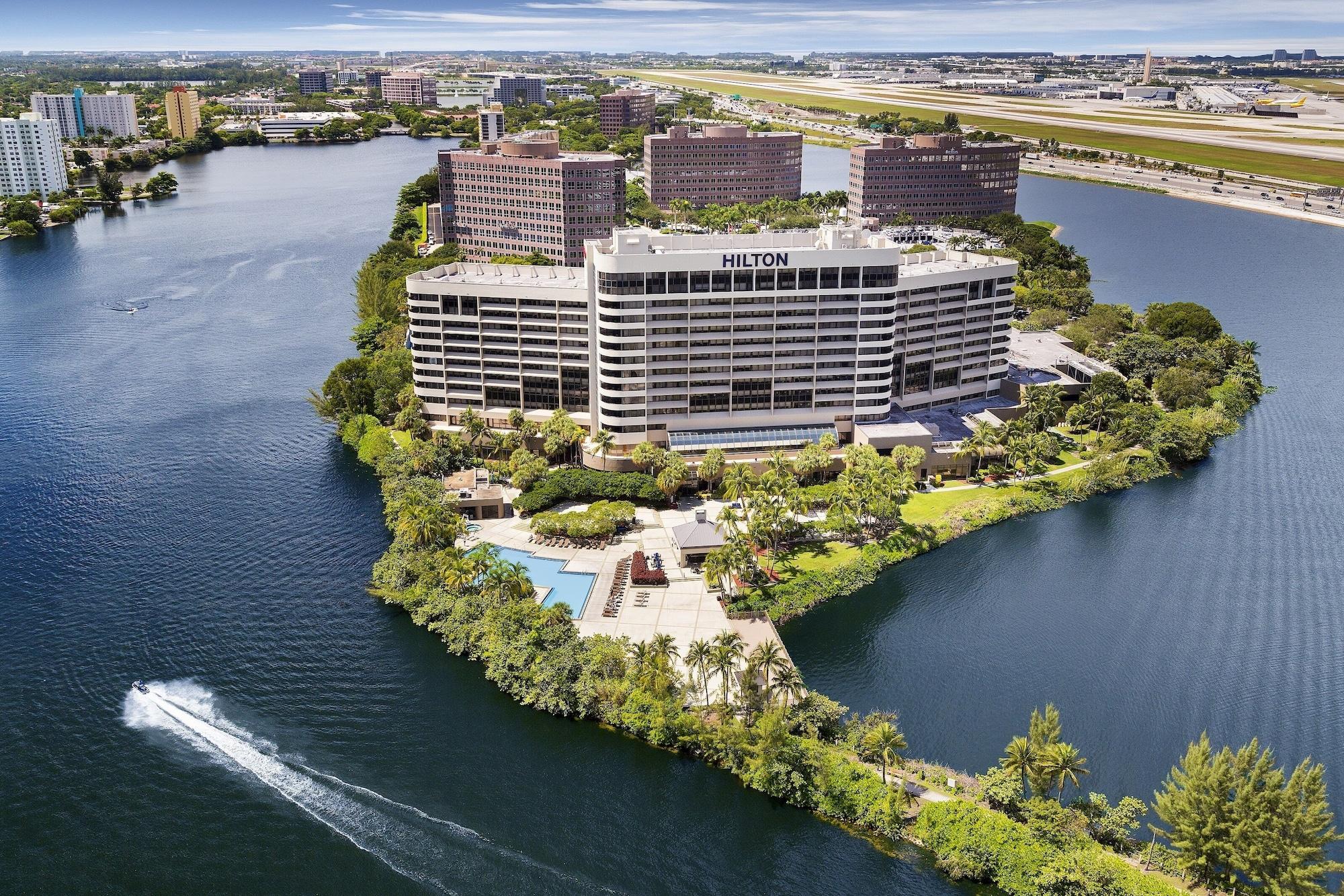 Vista Exterior Hilton Miami Airport Blue Lagoon