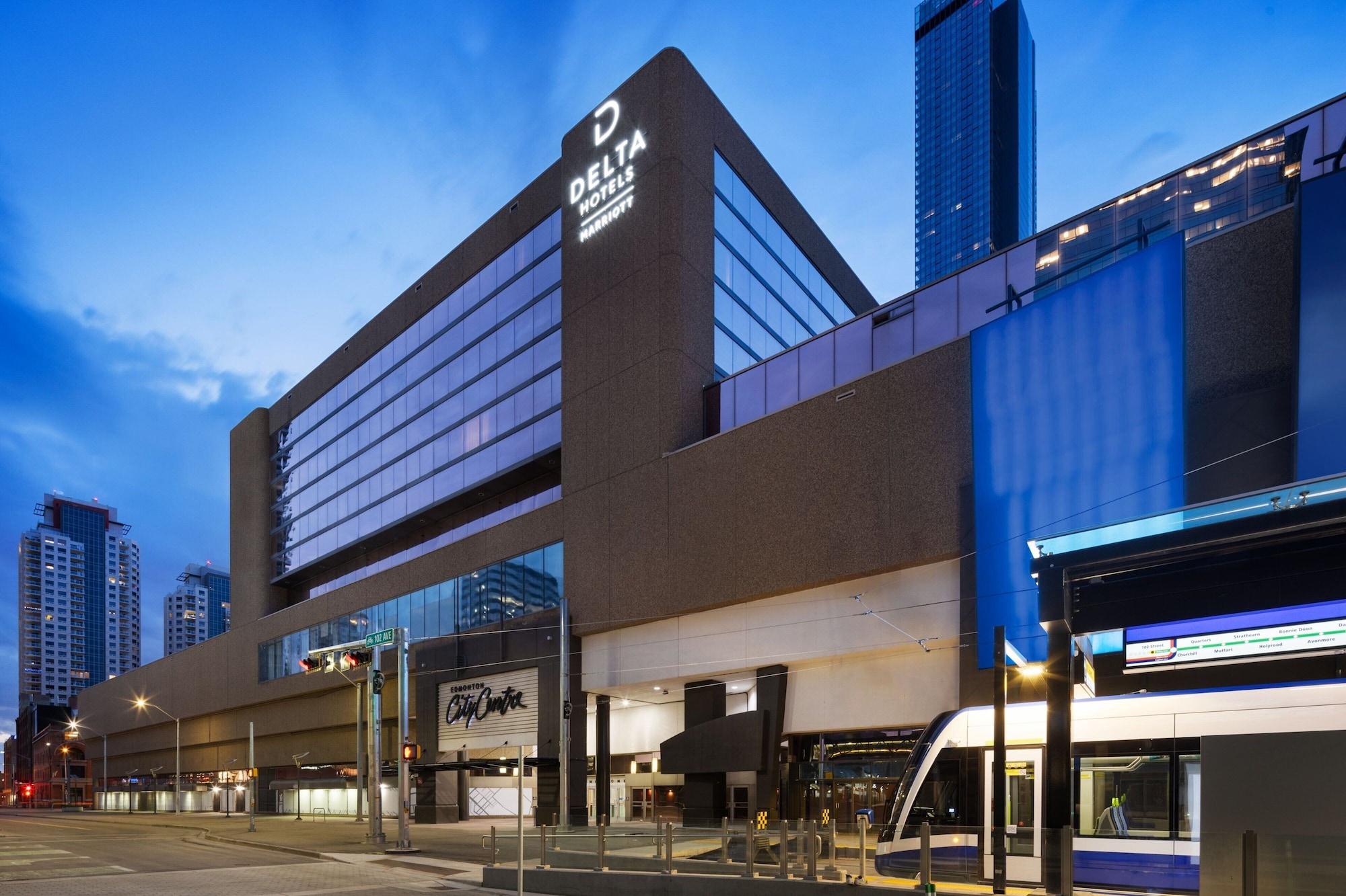 Vista Exterior Delta Hotels by Marriott Edmonton Centre Suites