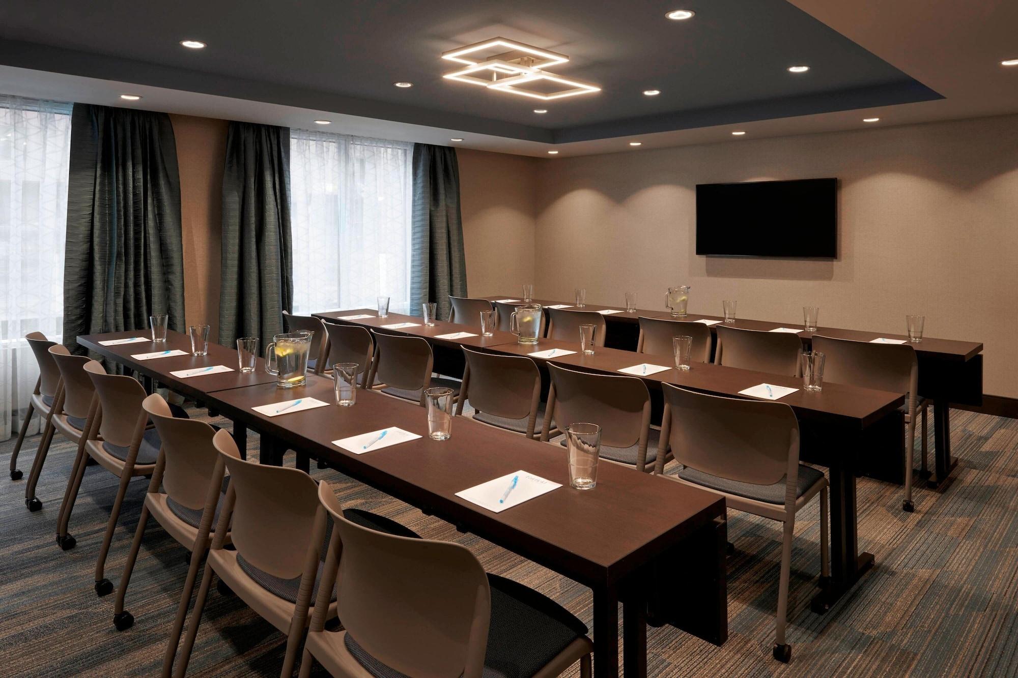 Sala de Reuniones Fairfield by Marriott Montreal Downtown