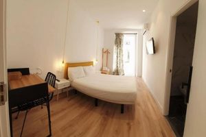 Alojamiento - Hostal Manuela by gaiarooms