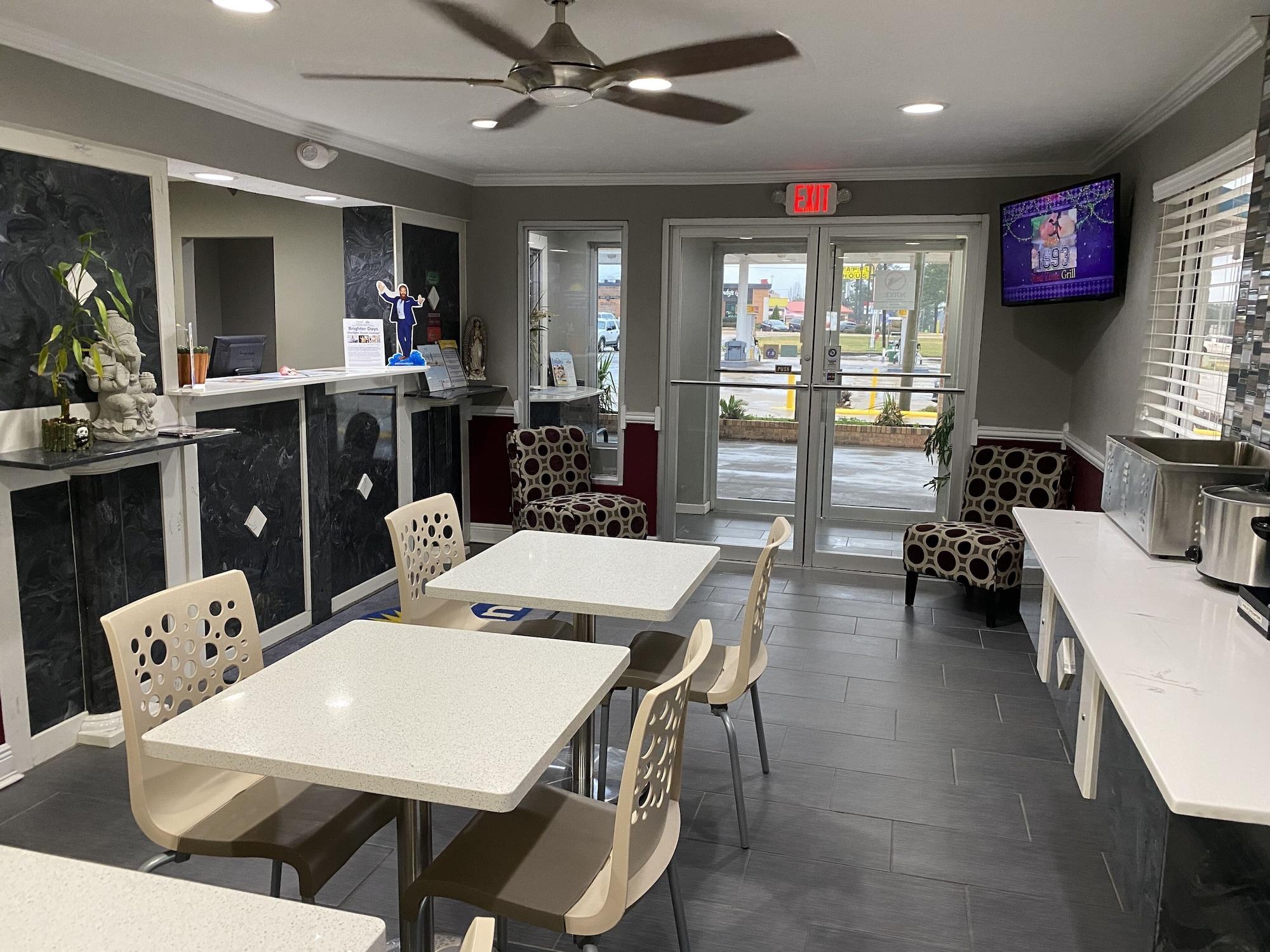 Vista Lobby Days Inn by Wyndham Forest