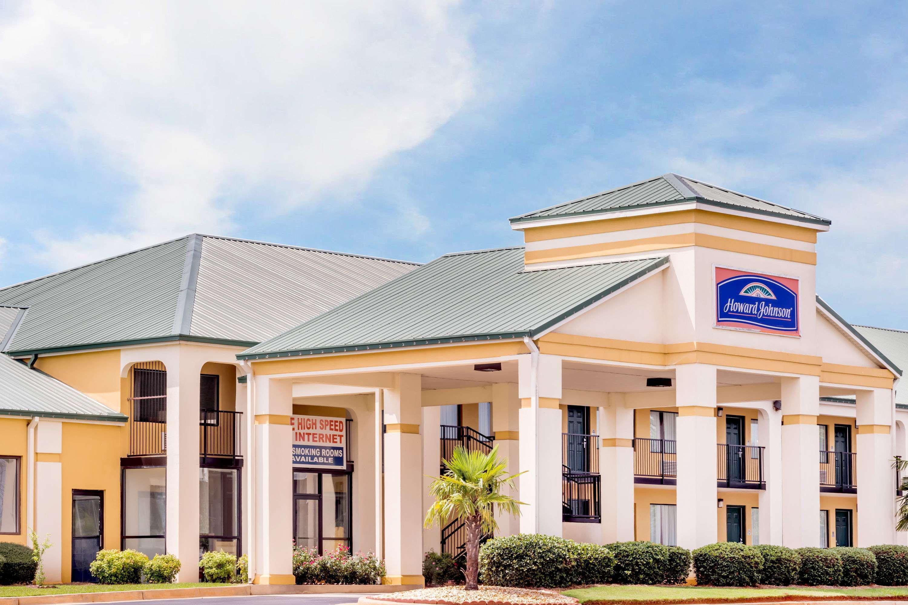 Vista Exterior Howard Johnson by Wyndham Perry GA