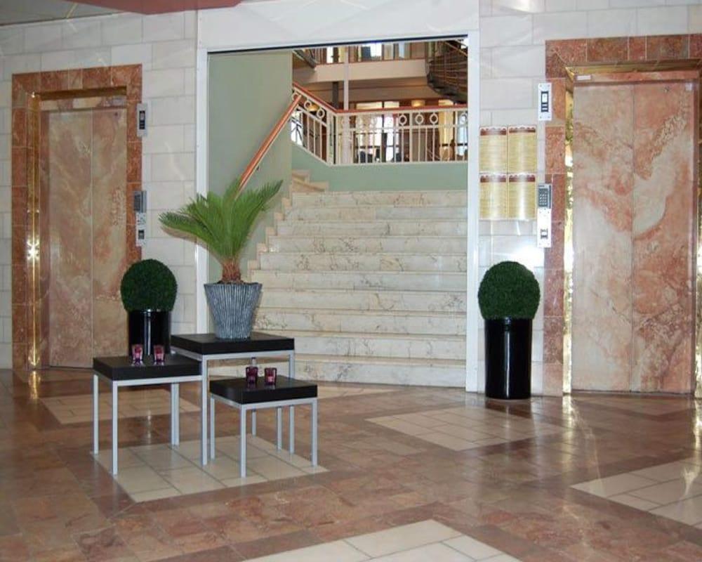Vista Lobby Hotel Riverside