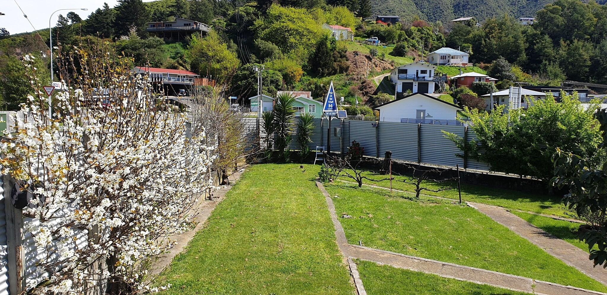 Varios Top of the Town