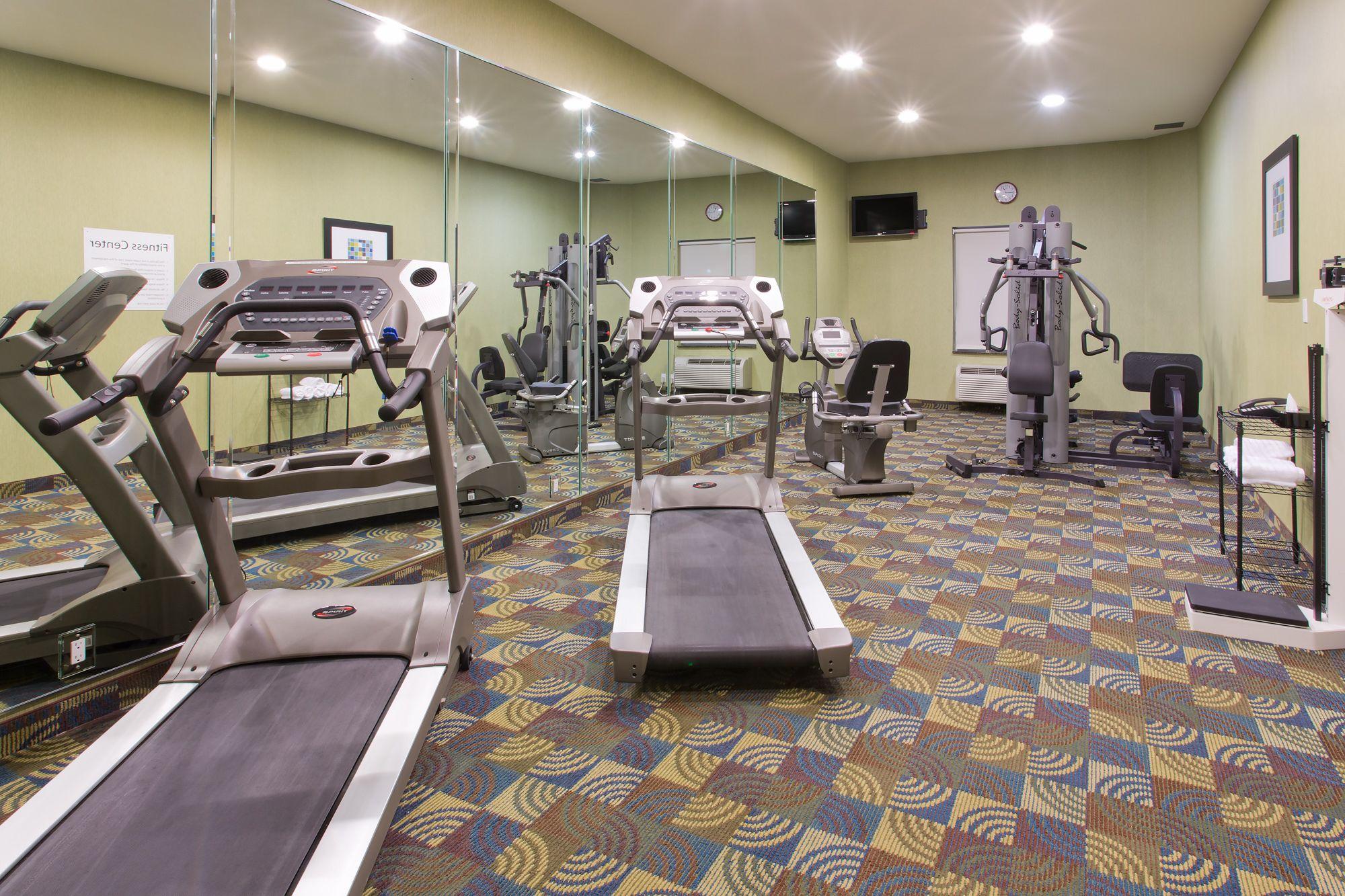 Gimnasio Holiday Inn Express Hotel & Suites Alvarado by IHG
