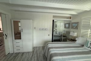 Alquiler Vacacional - Bright & Stylish 2BR 1BA with large driveway for boat and RV parking