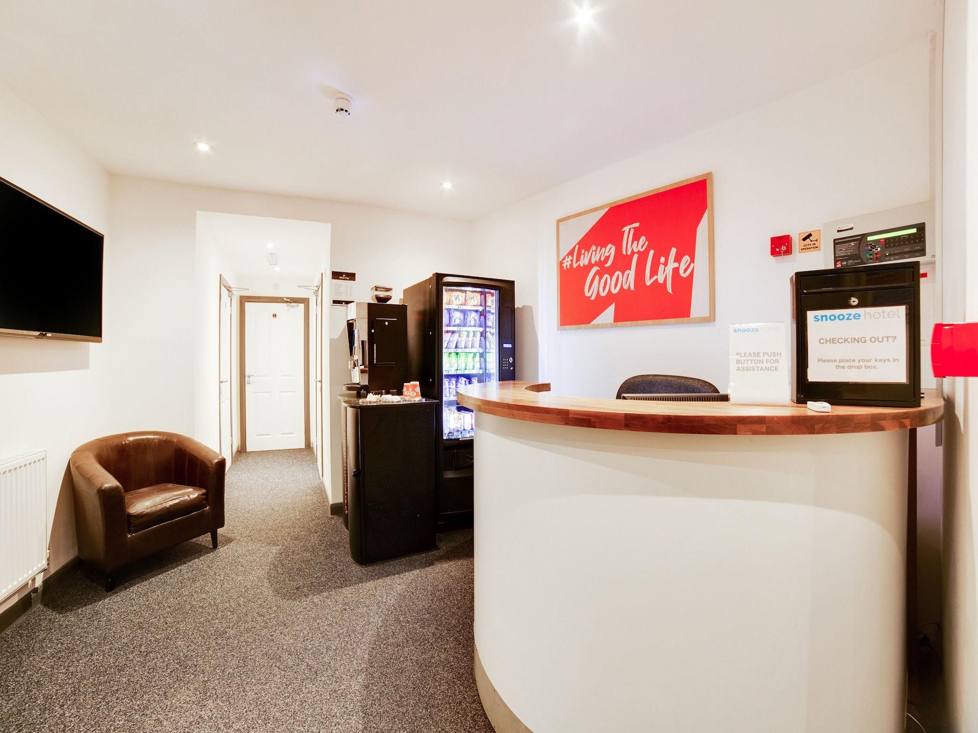 Varios Snooze Hotel