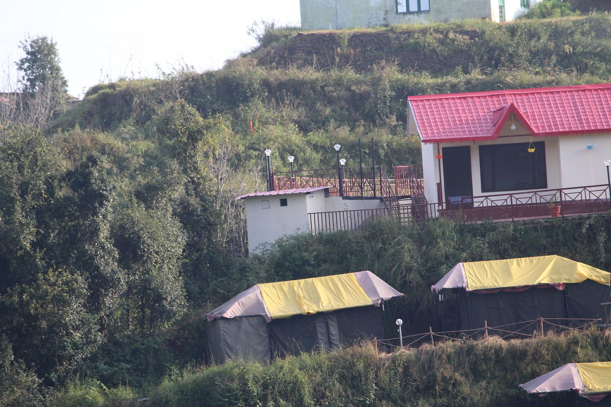 Vista Exterior Beyond Stay Kastura Kanatal