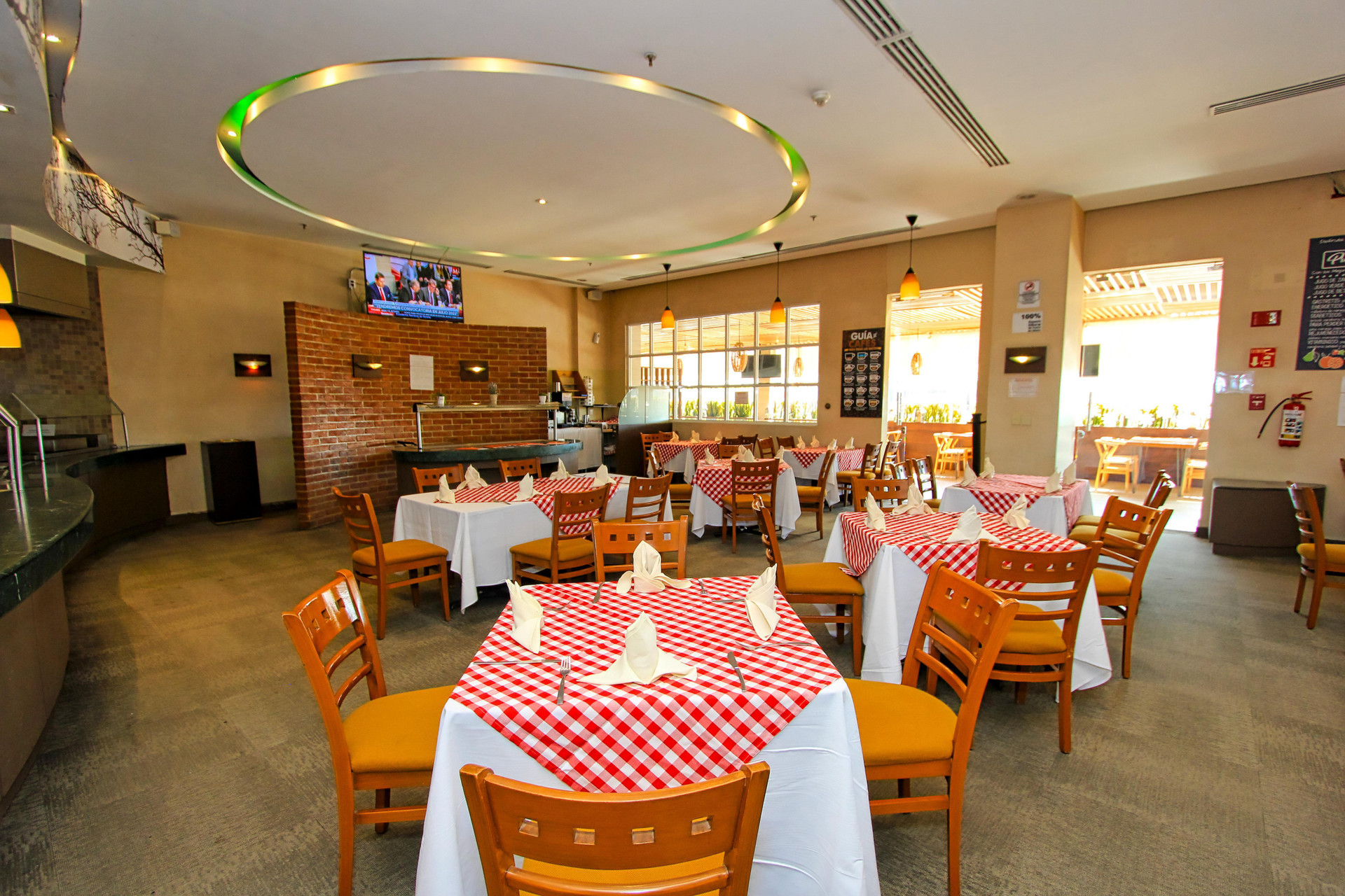 Restaurant Holiday Inn Convention Center by IHG