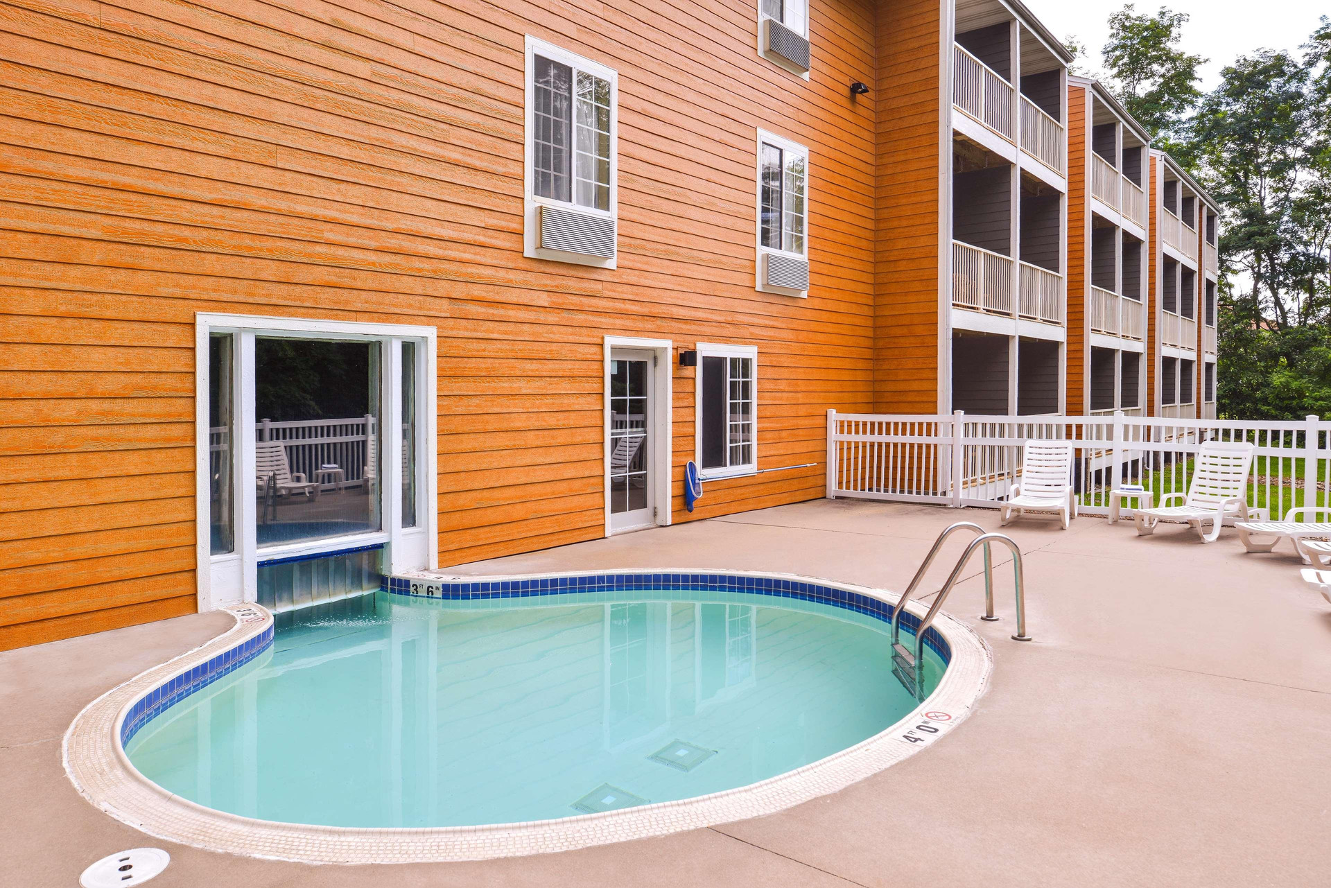 Vista Piscina Best Western Galena Inn & Suites