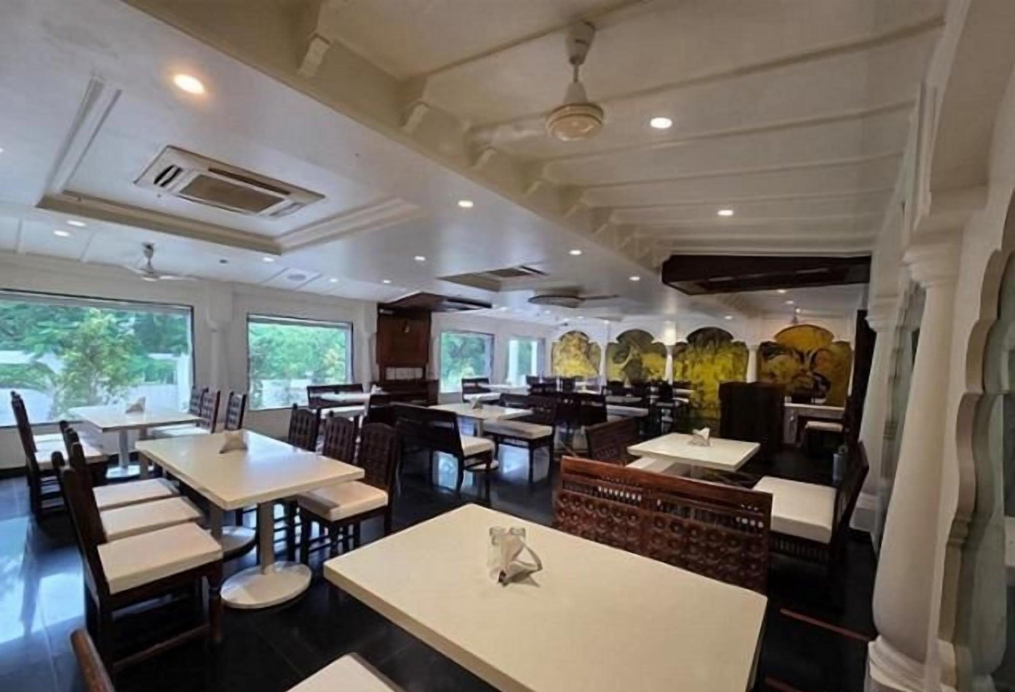 Restaurant THE FOUR SEASONS RECREATION