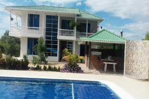 Renta temporal - Finca con Piscina Privada en Girardot