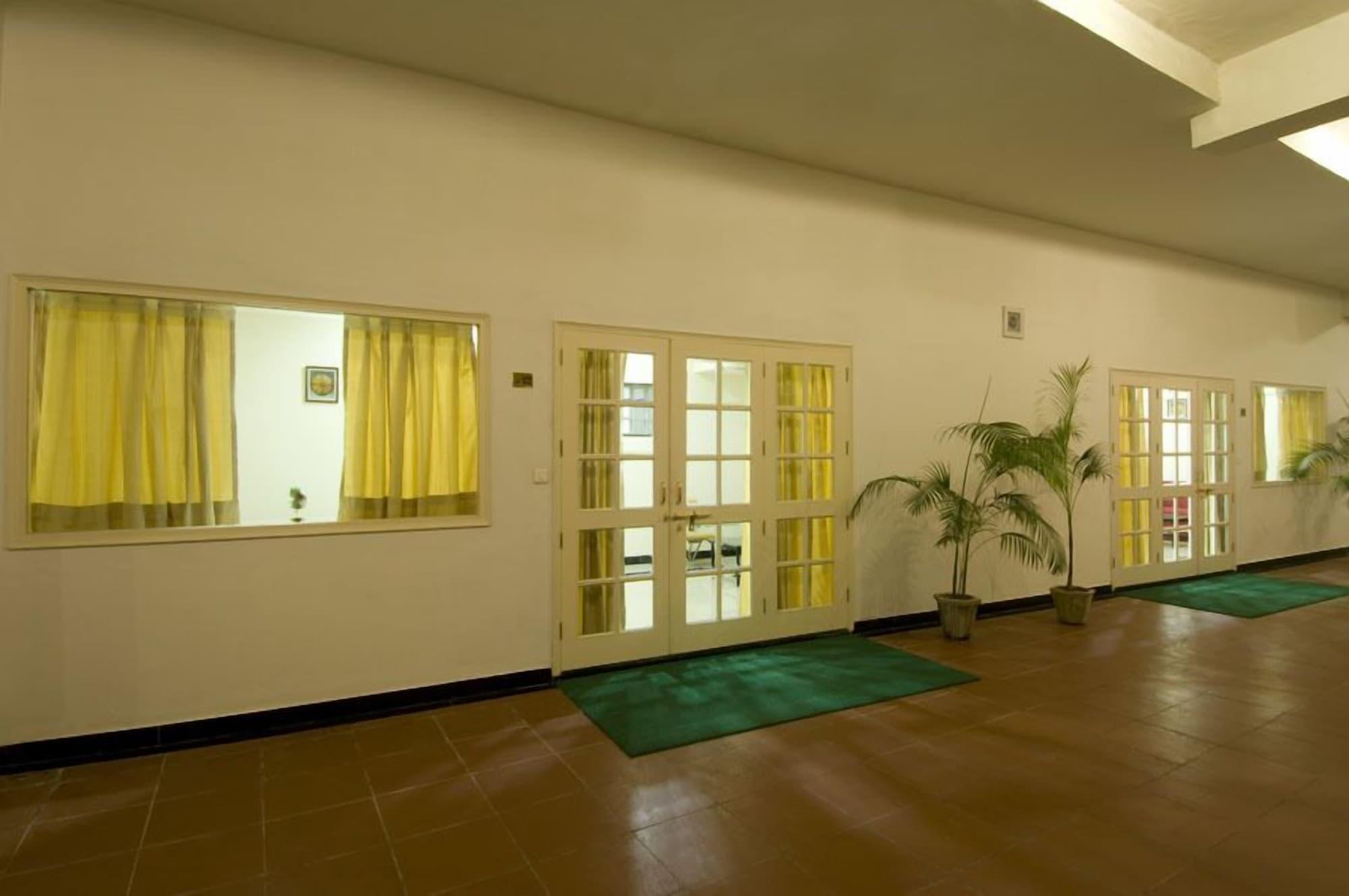 Vista Lobby Grand Hotel Agra