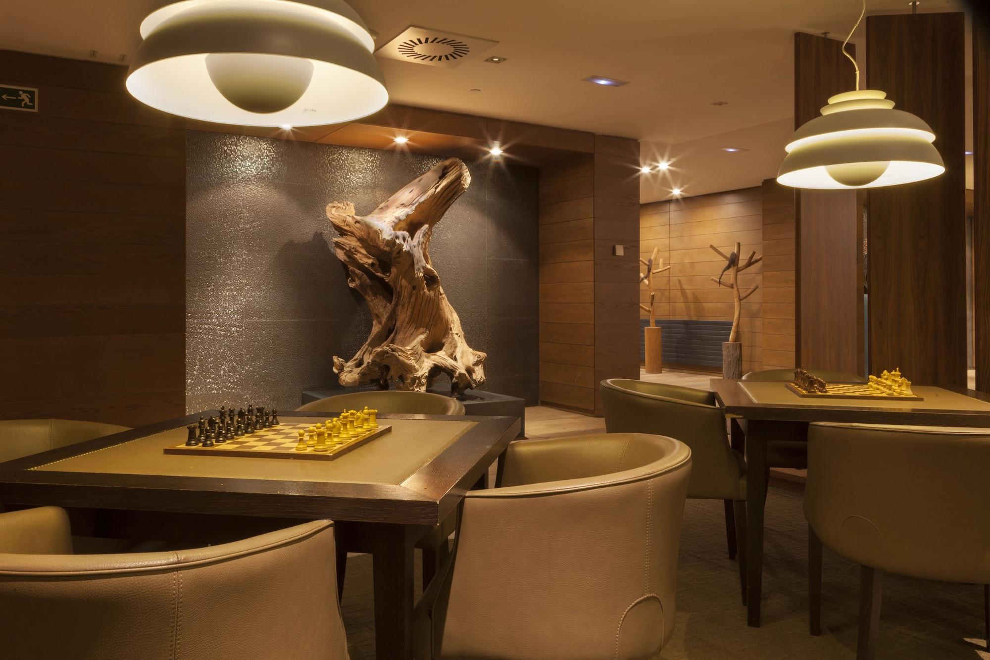 Vista Lobby Hotel AC Baqueira Ski Resort, Autograph Collection