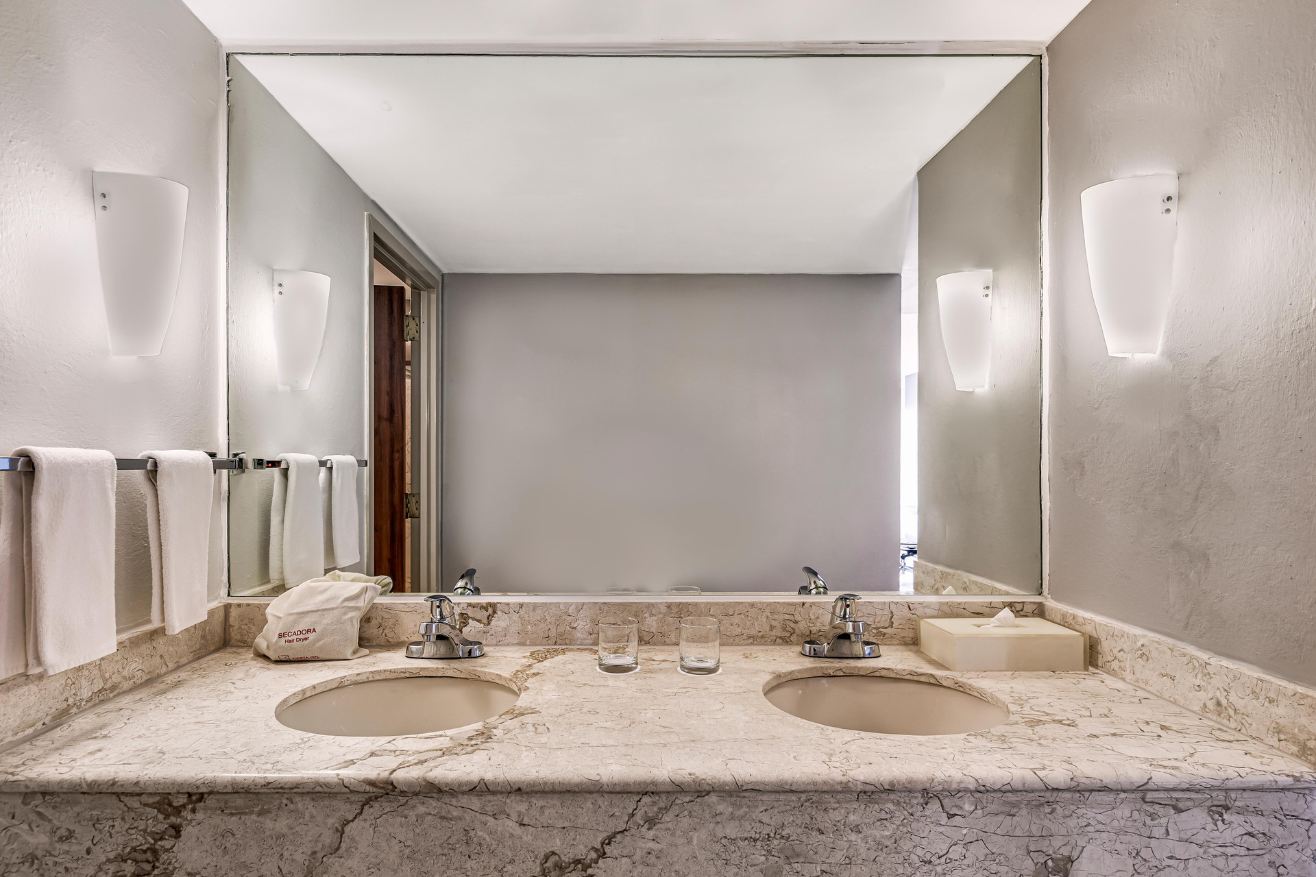 Baño Fiesta Inn Express Nuevo Laredo
