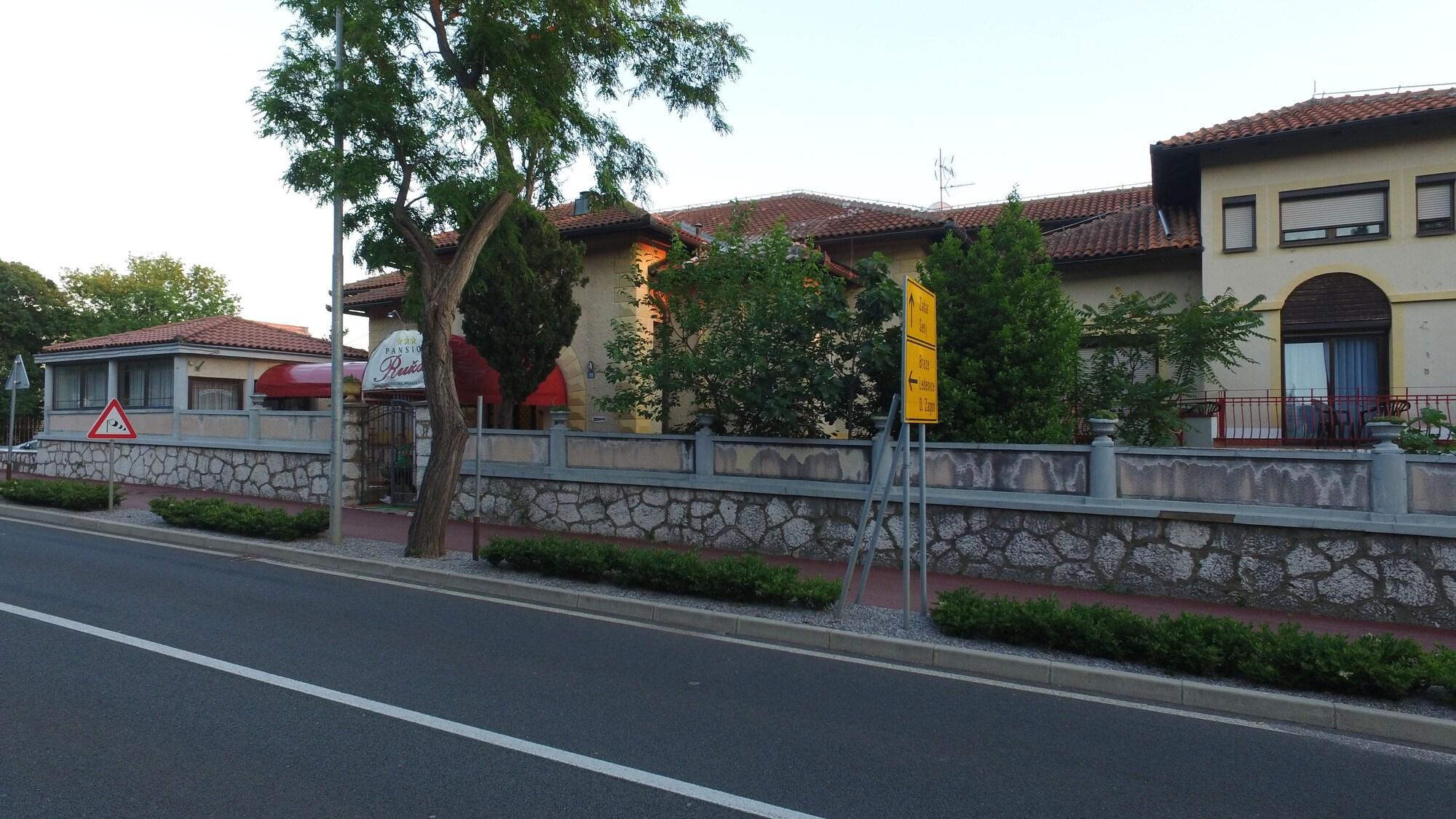 Vista Exterior Hotel Ruža