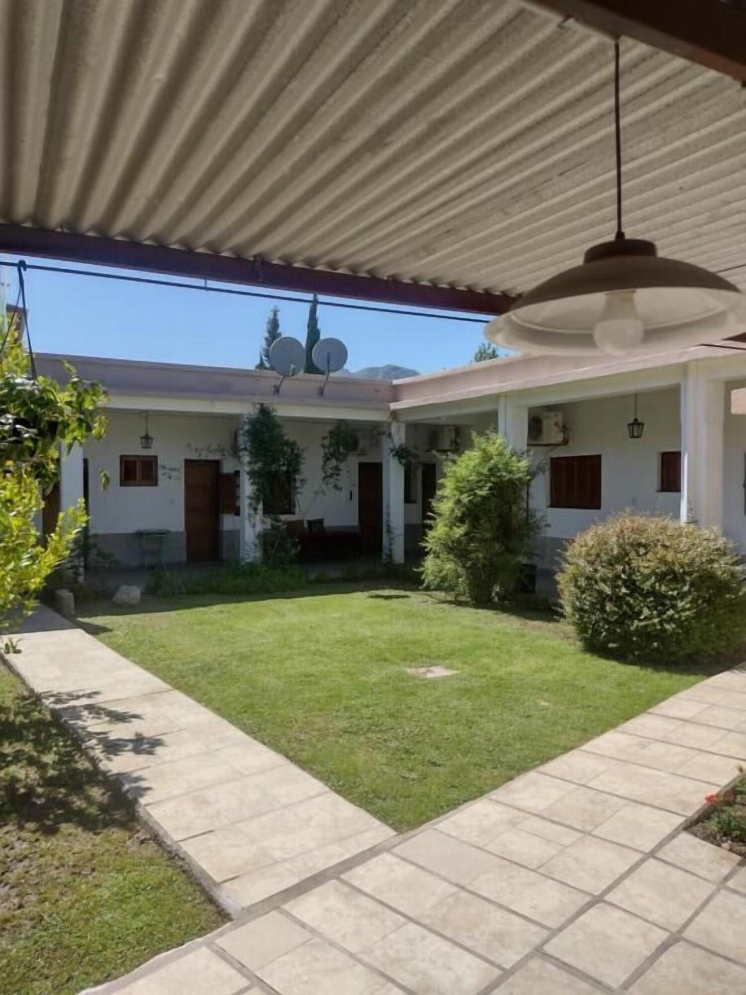 Varios Hostal Avalon