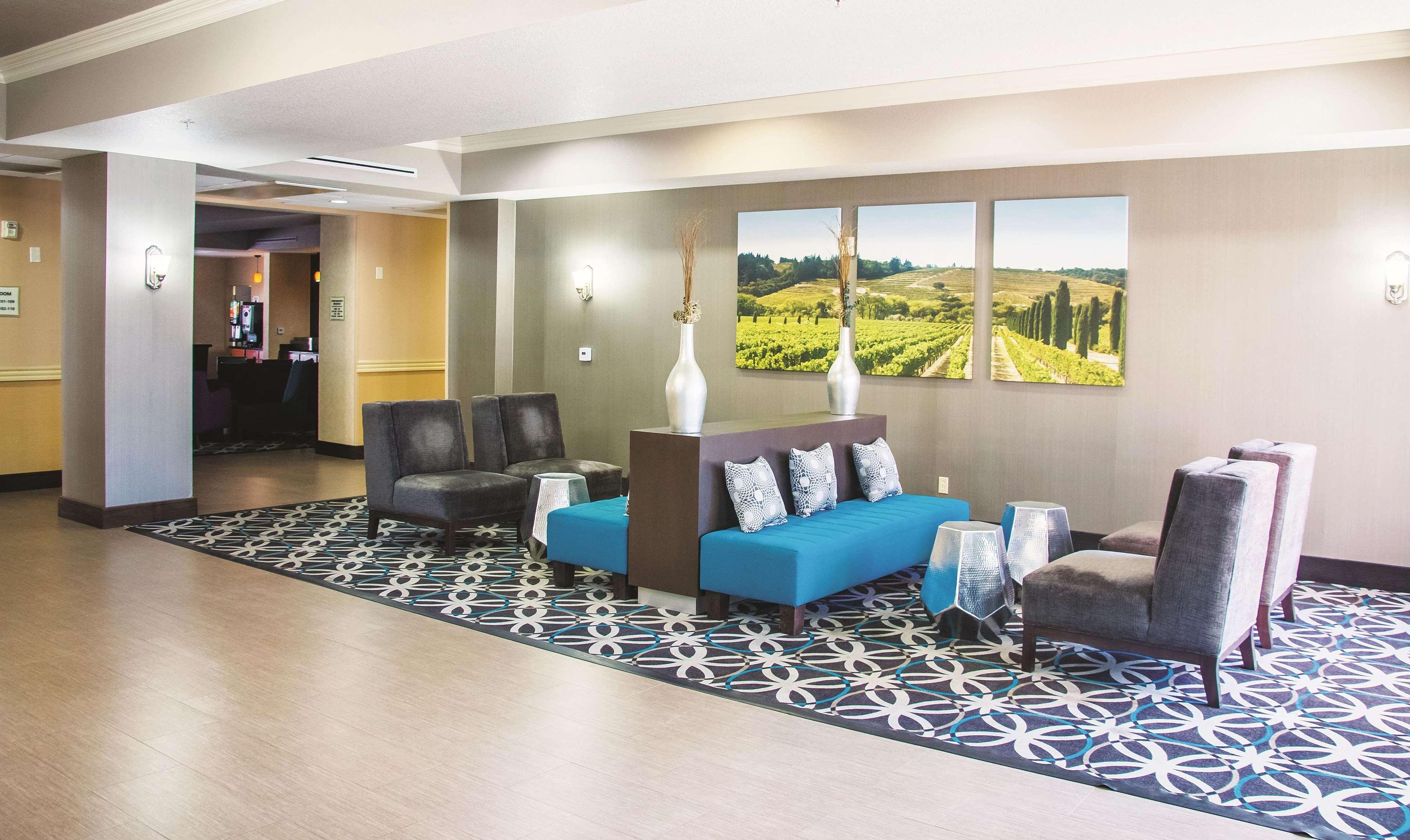 Vista Lobby La Quinta Inn & Suites by Wyndham Temecula