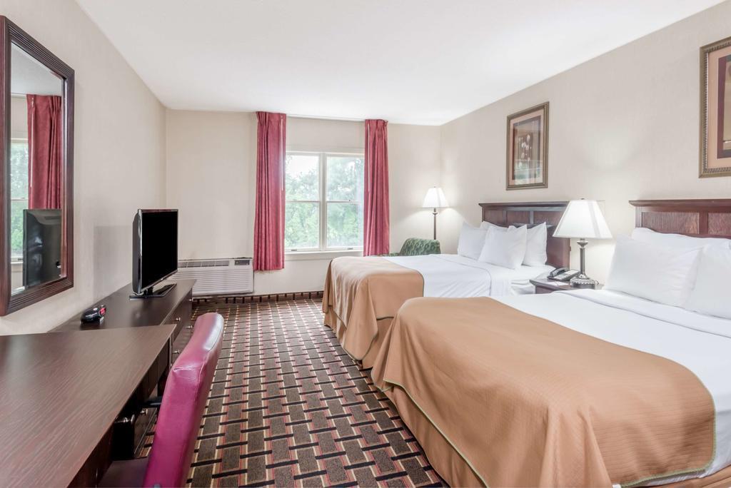 Vista Exterior Ramada by Wyndham Groton