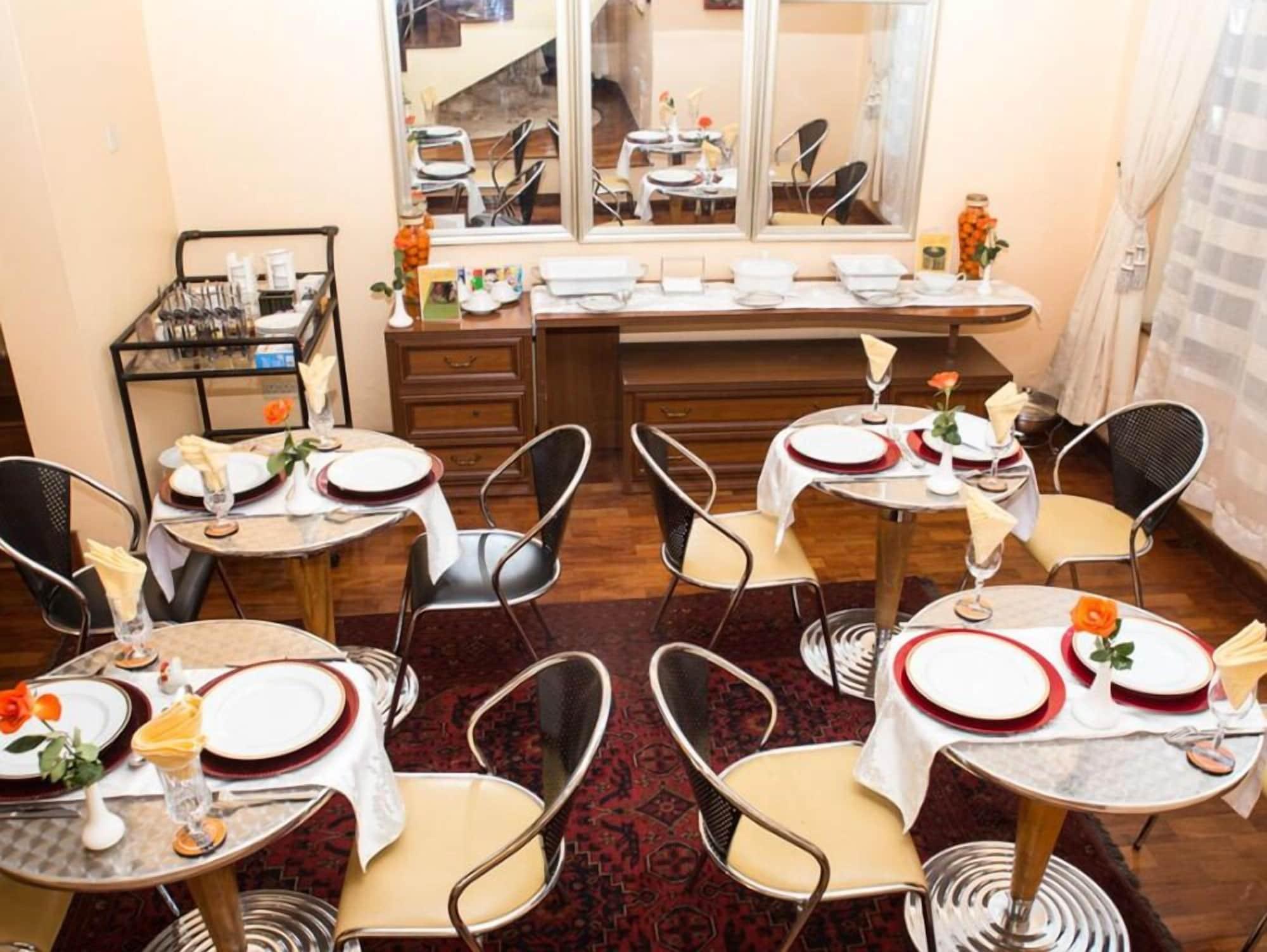 Restaurant Adies Garden Suites