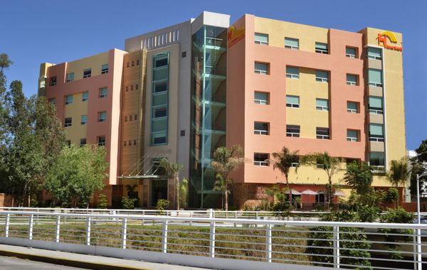 Hostalia Hotel Expo & Business Class - Hoteles 4 estrellas en Guadalajara, Jalisco