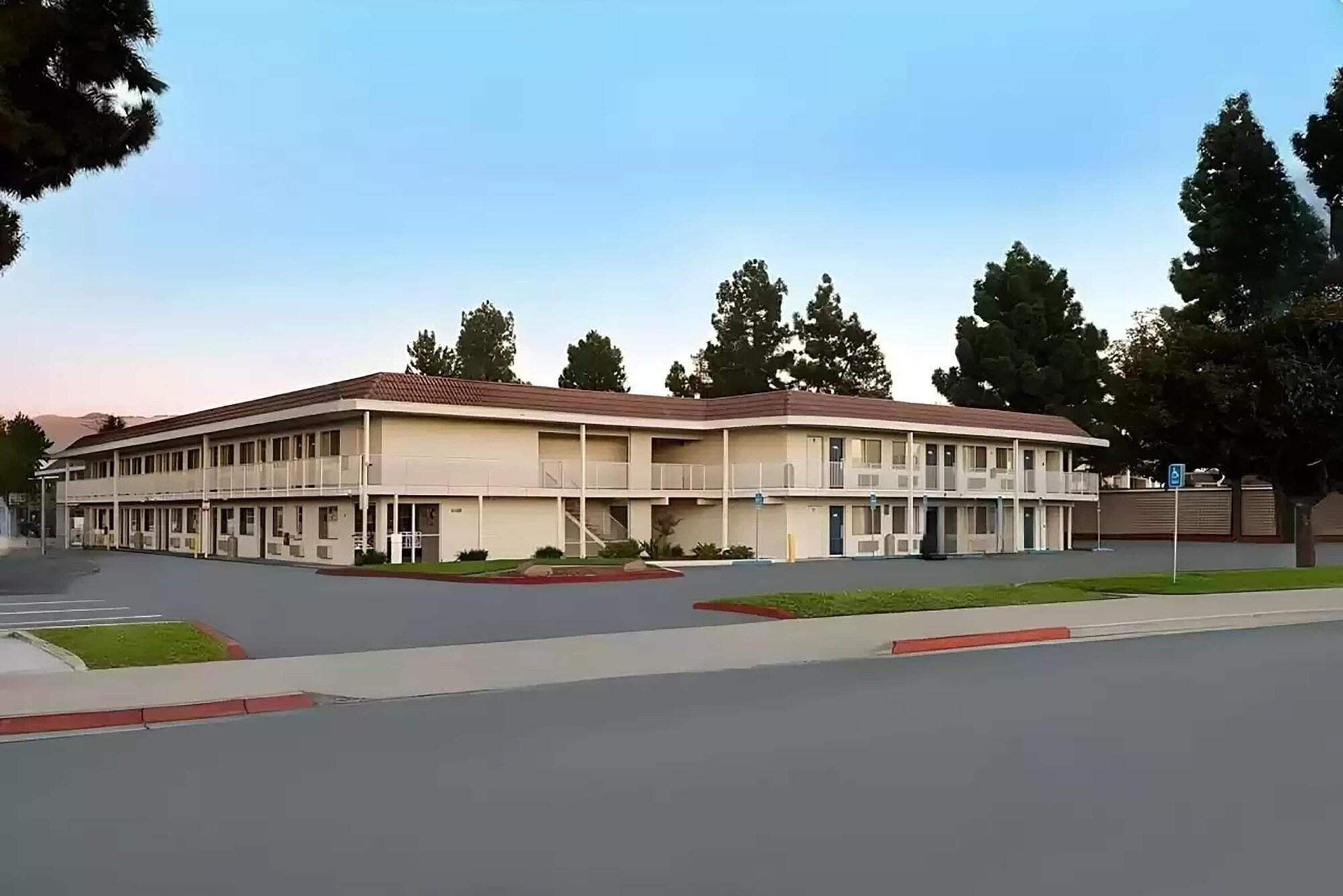 Vista Exterior Super 8 By Wyndham San Jose