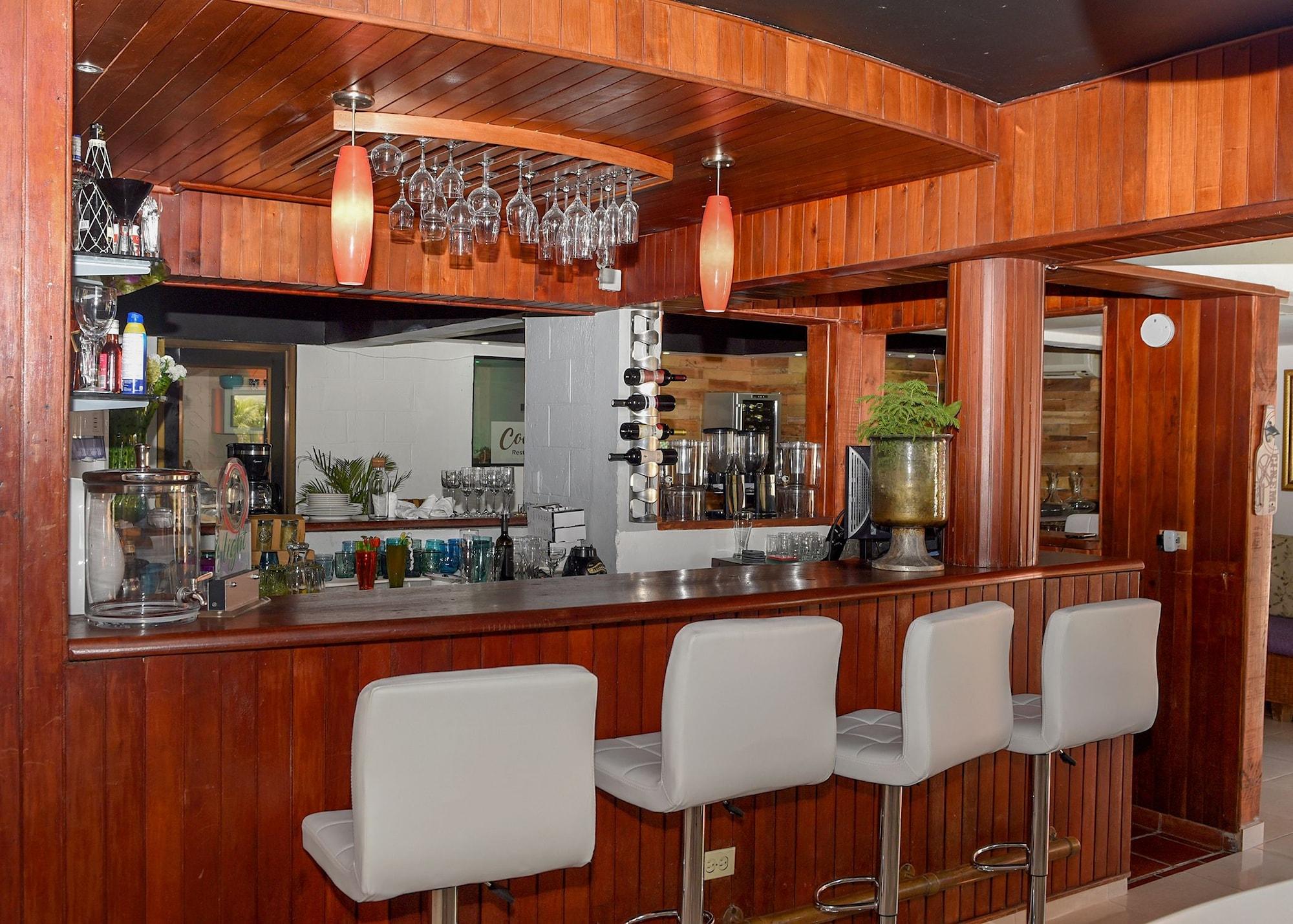 Bar/Salón Onyx Aparta Hotel