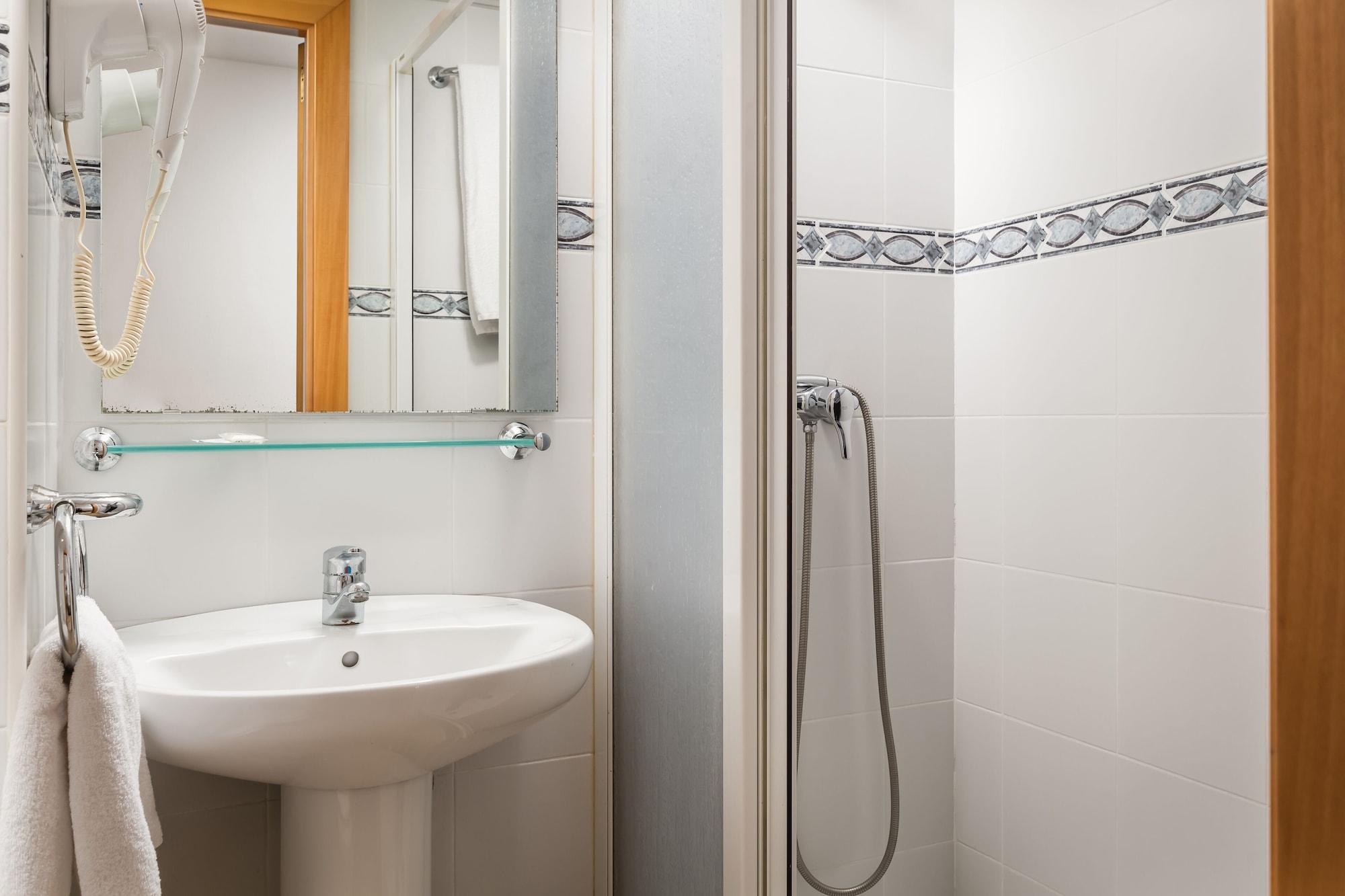 Equipamiento de Habitación Hostal Baler