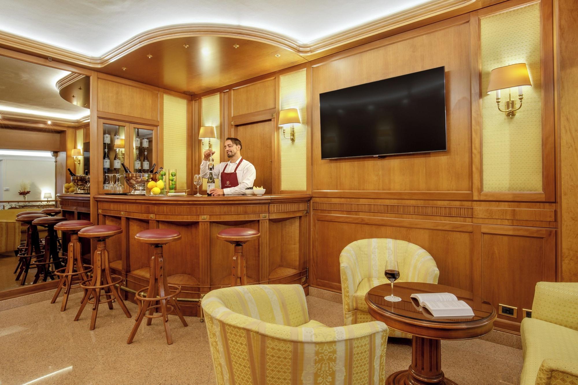 Bar/Salón Hotel della Torre Argentina