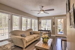 Alquiler Vacacional - Douglasville Retreat w/ Deck, Dogs Welcome!