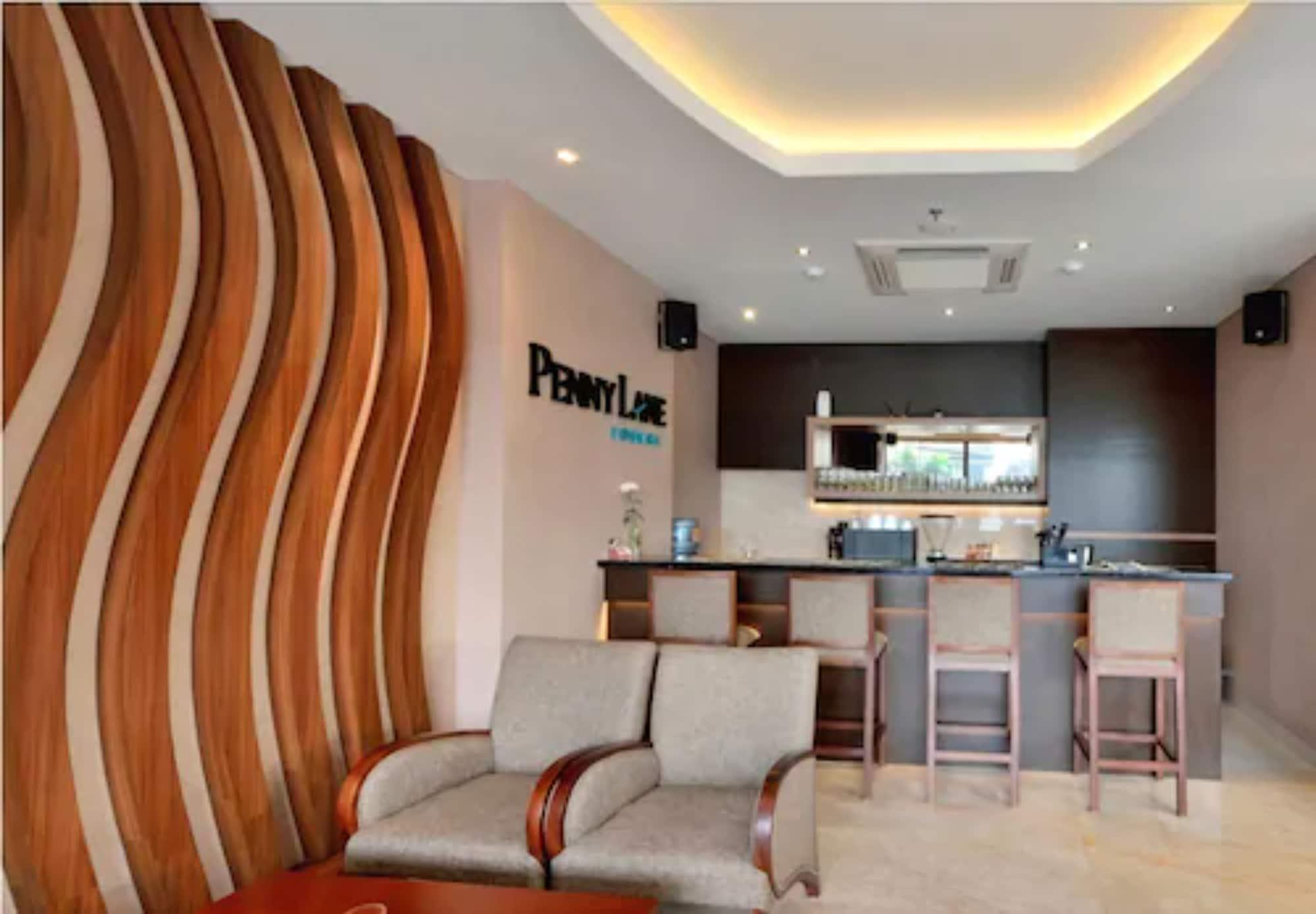 Bar/Salón Hotel California Bandung