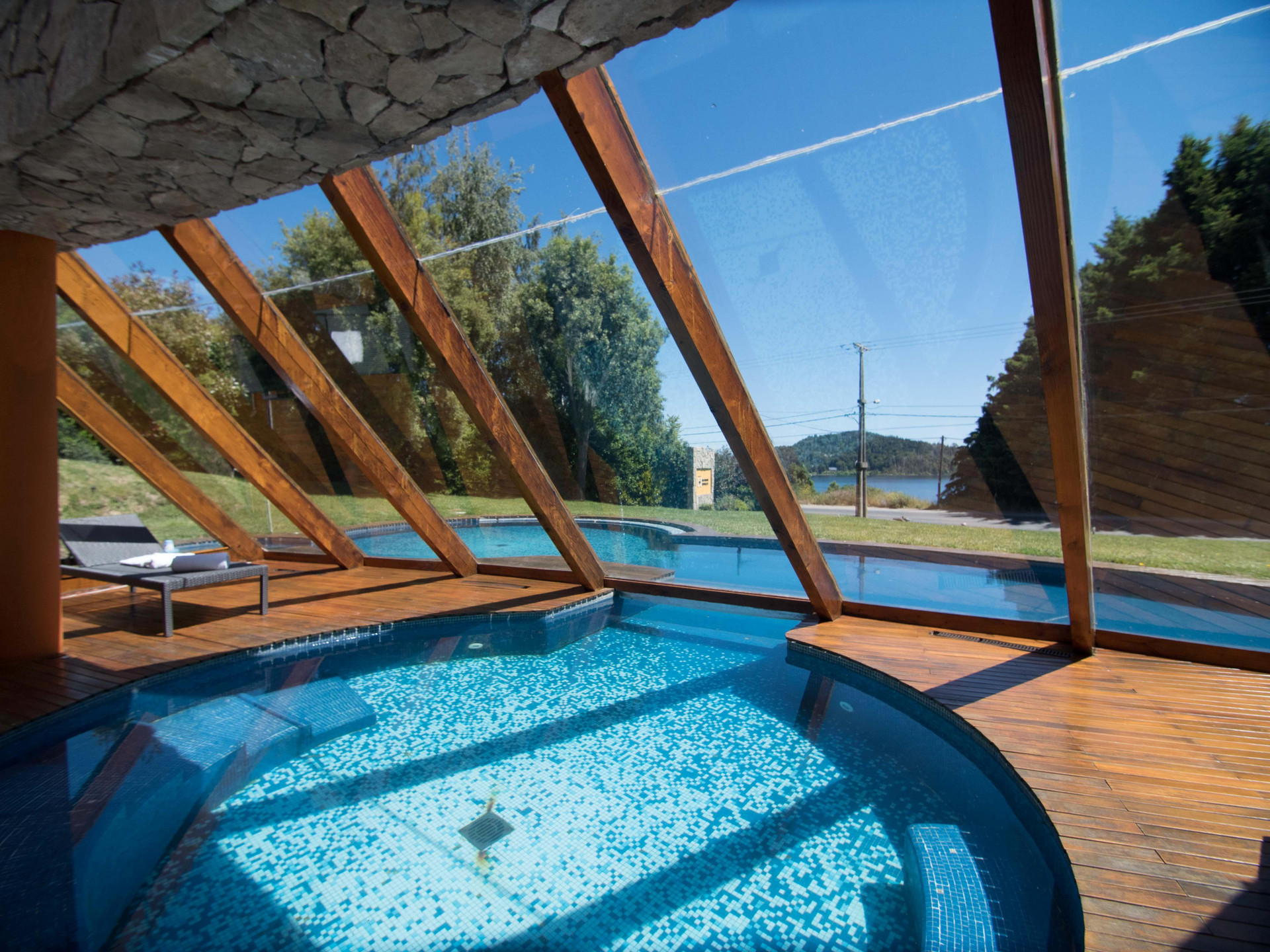 Vista Piscina Rochester Bariloche Suites & Spa