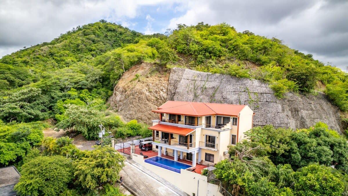Estacionamiento Modern - immaculate unit in Flamingo with spectacular ocean views