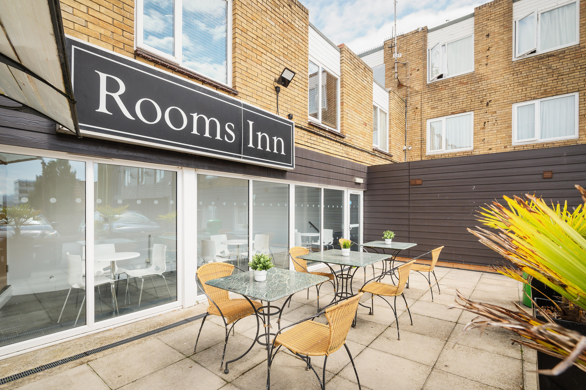 Vista Exterior Rooms Inn