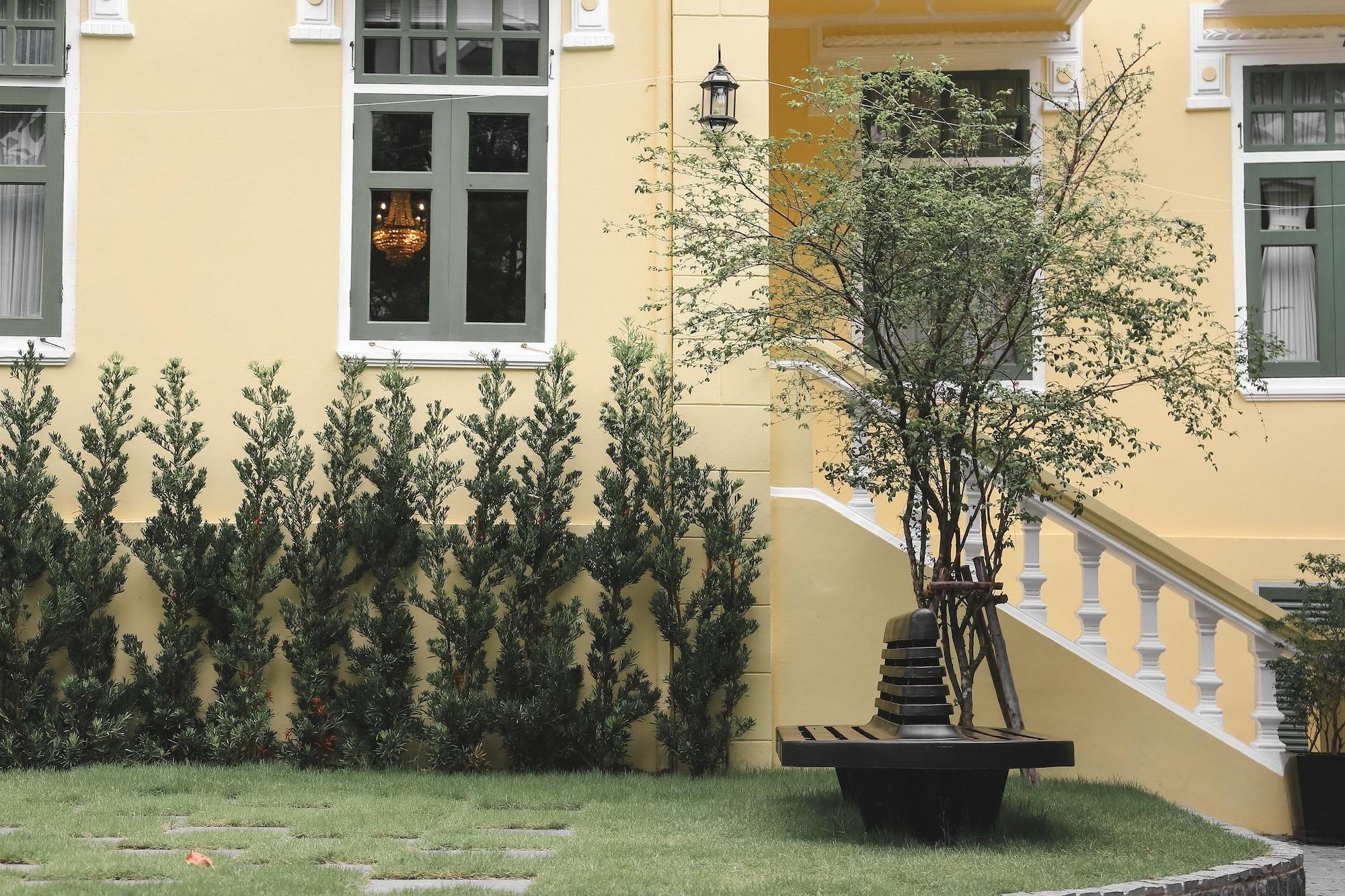 Vista Exterior Baan2459 Heritage House