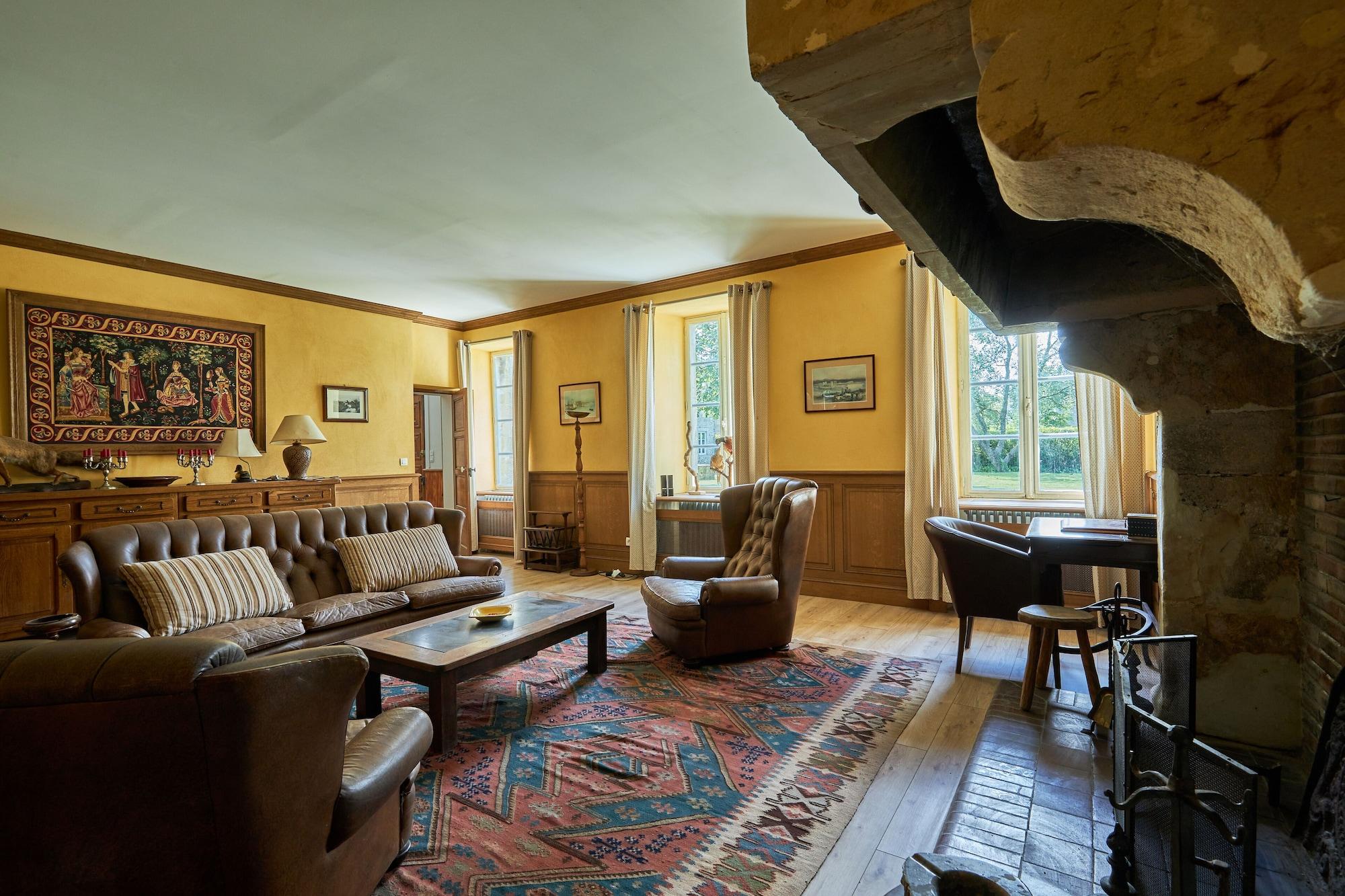 Bar/Salón Manoir de Lormel